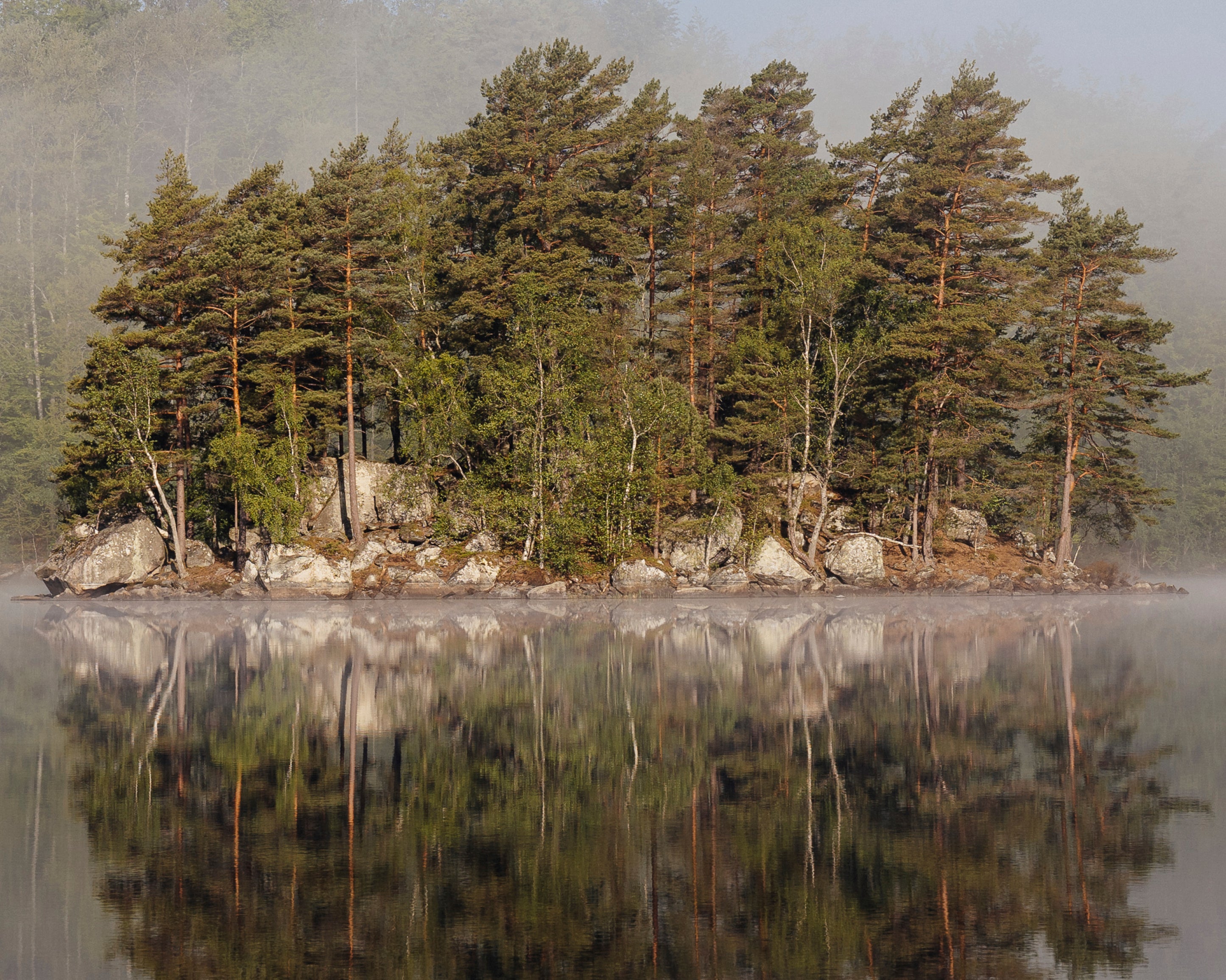 Mirrorlake-100x150cm.jpg