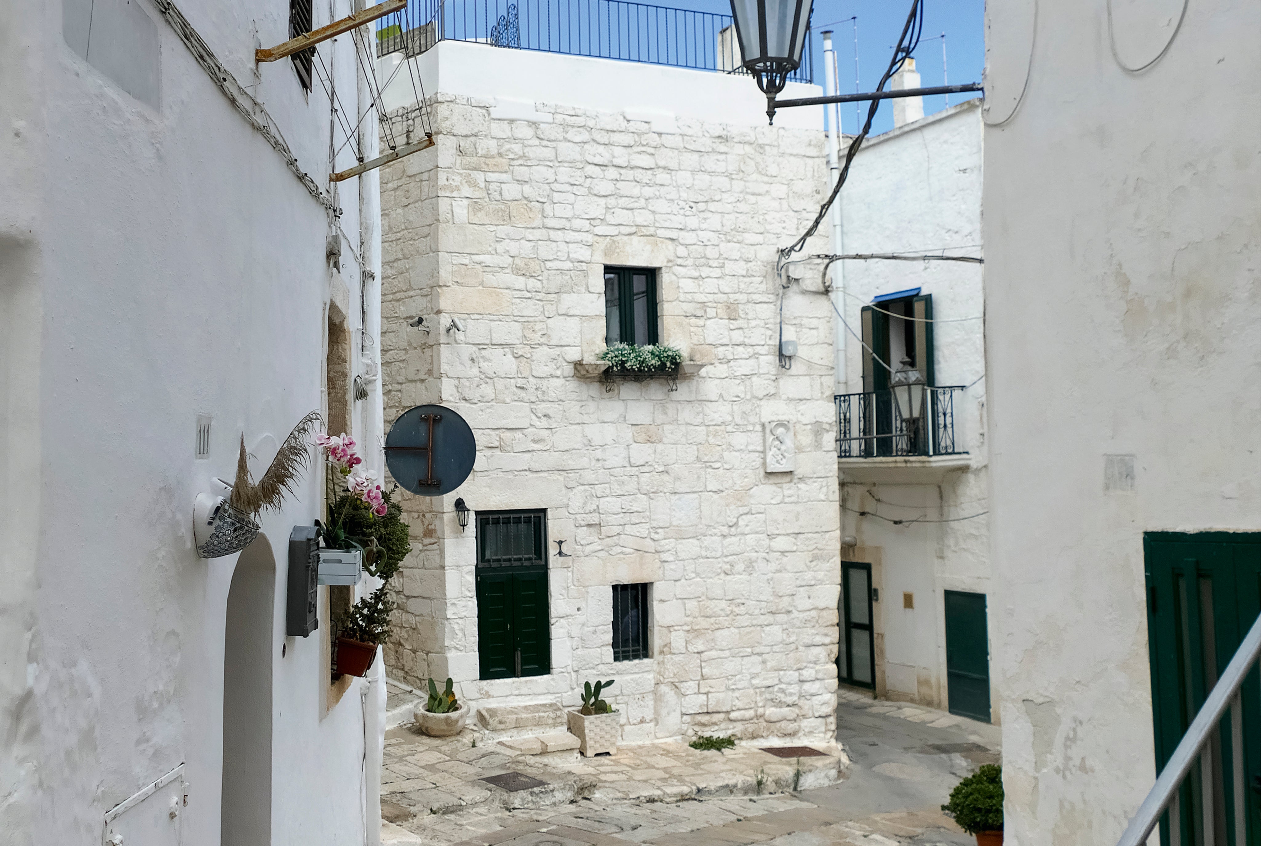 Quietcourtyard-150x100cm.jpg