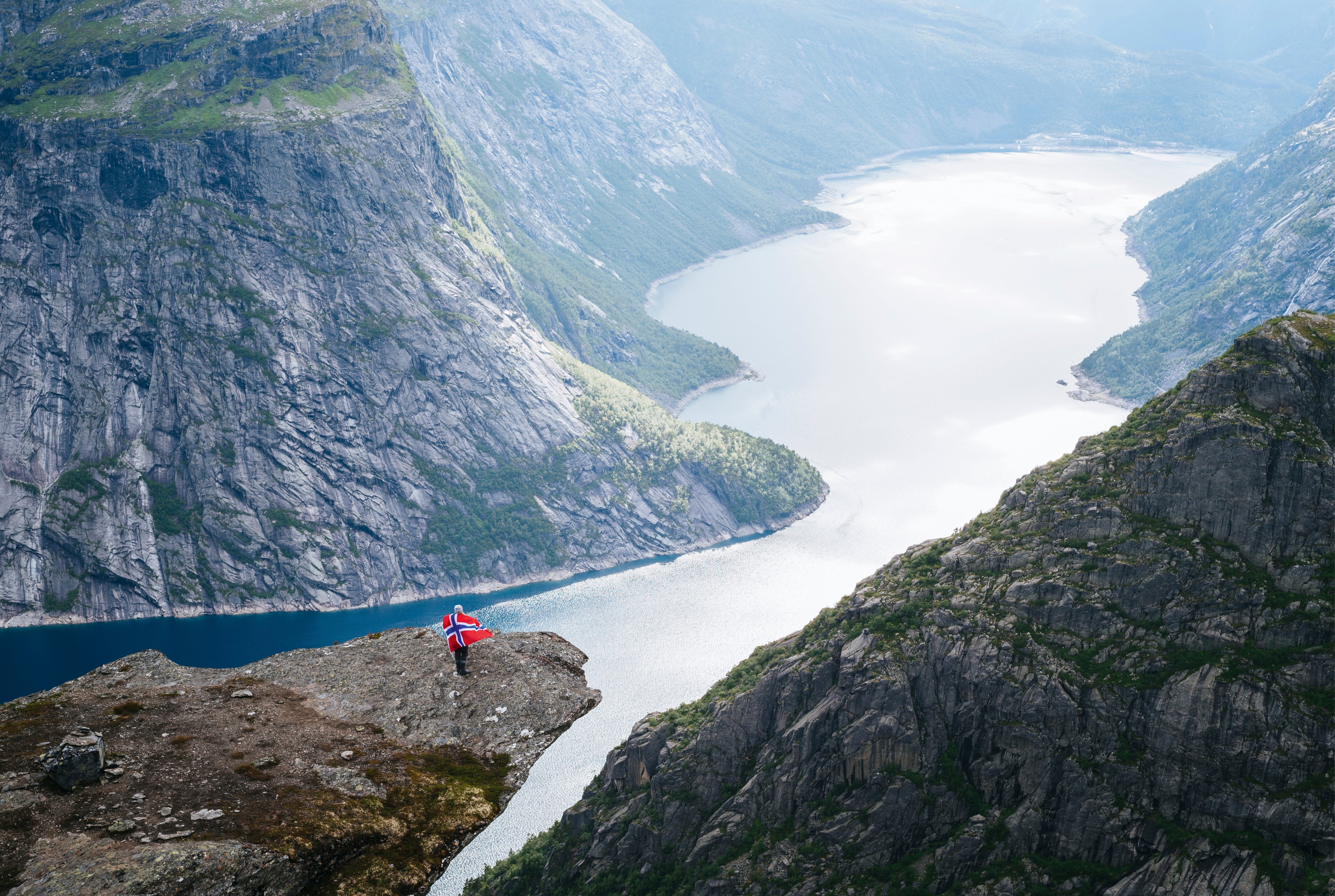 Abovethefjord-150x100cm_58019090-0a5b-4bc2-83a1-3183b85ba63b.jpg