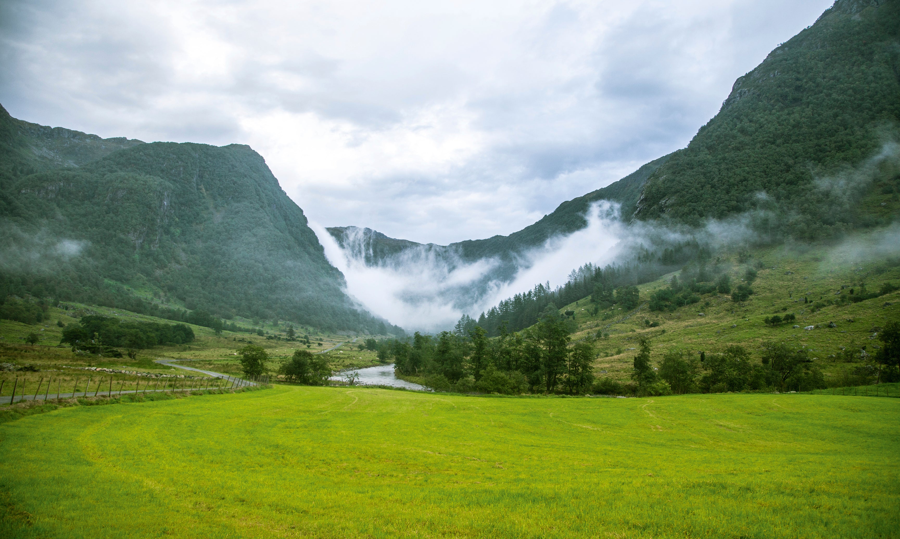 Acrossthevalley-120x80cm.jpg