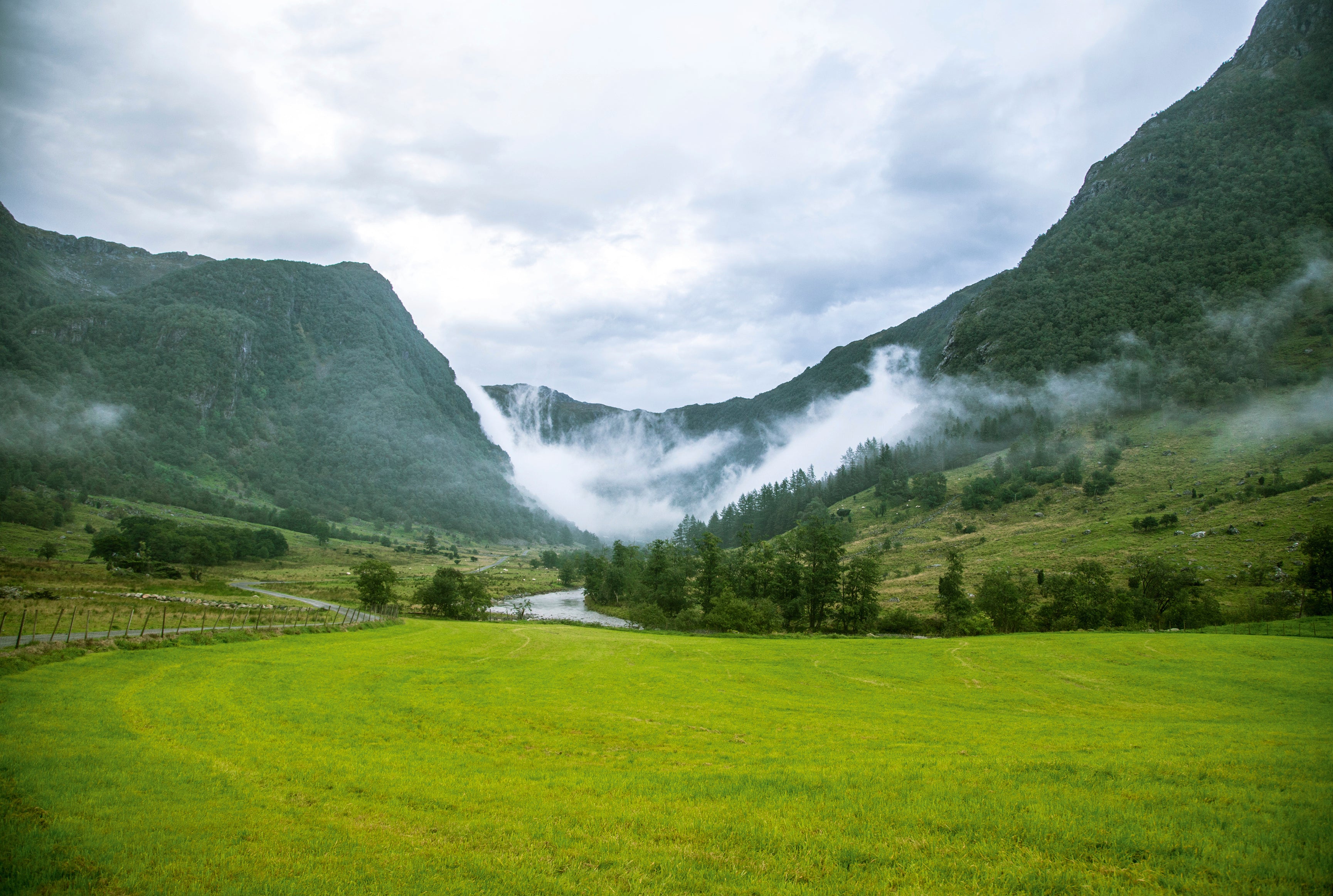Acrossthevalley-120x80cm.jpg