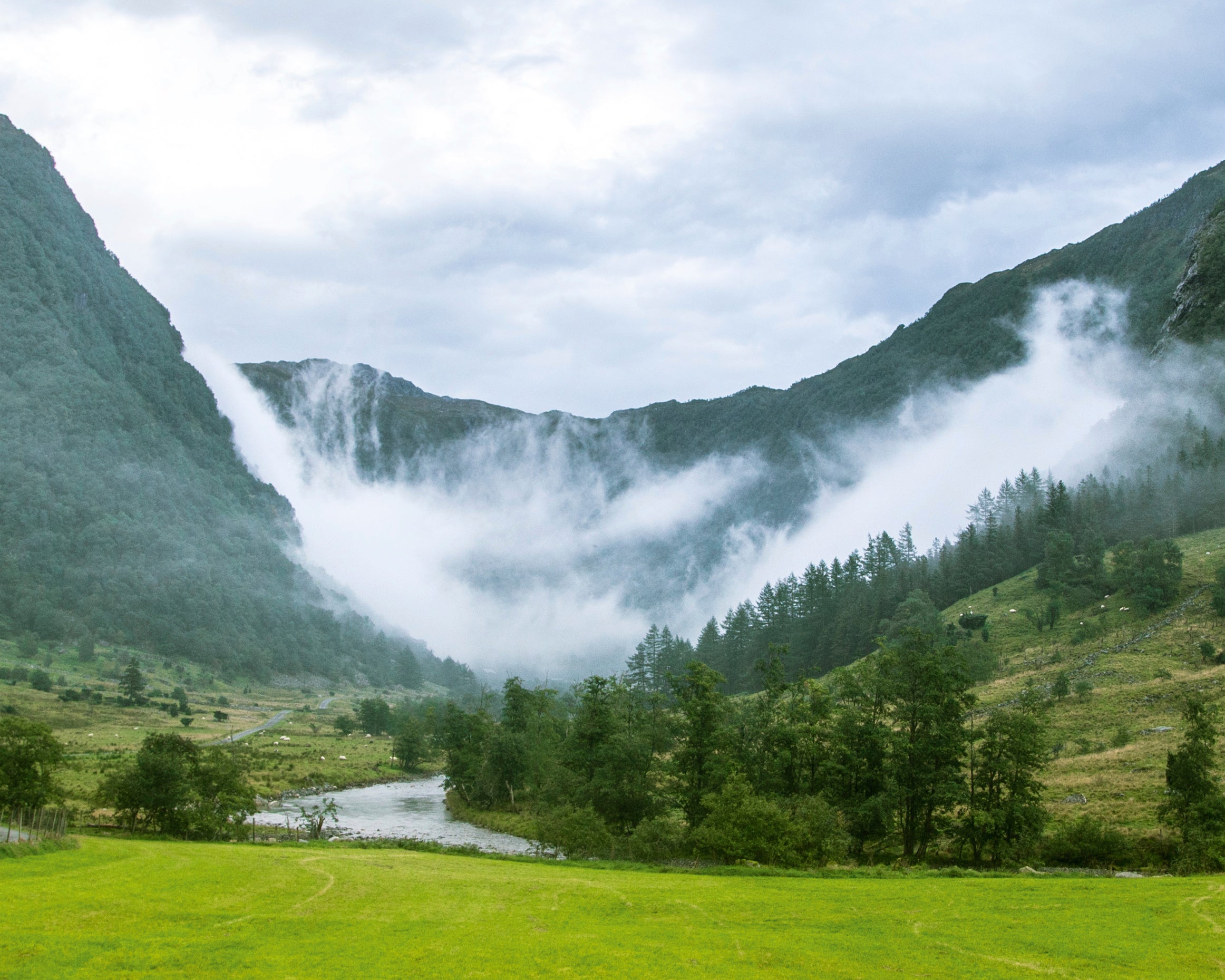 Acrossthevalley-80x120cm.jpg
