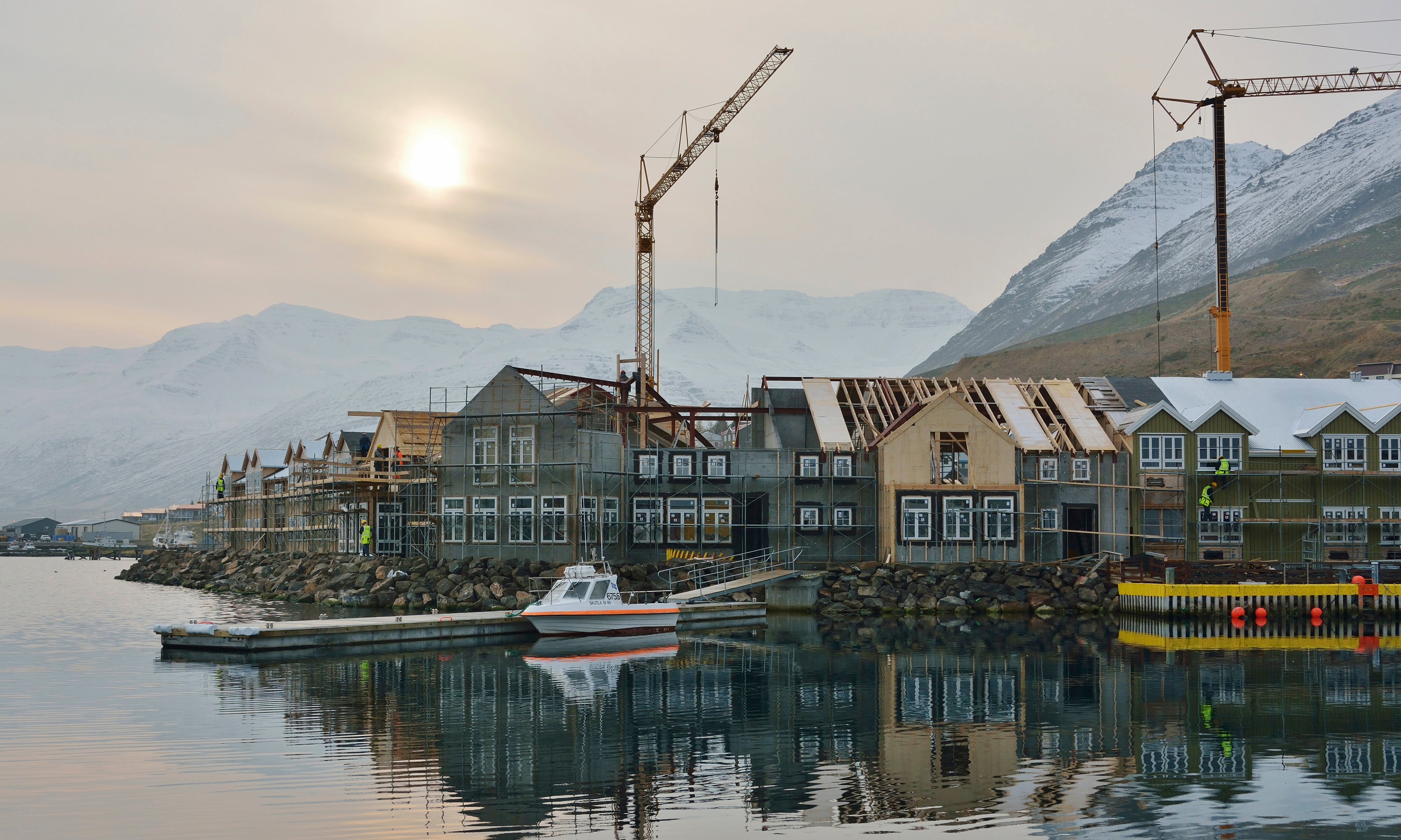 Aquietconstruction-120x80cm.jpg