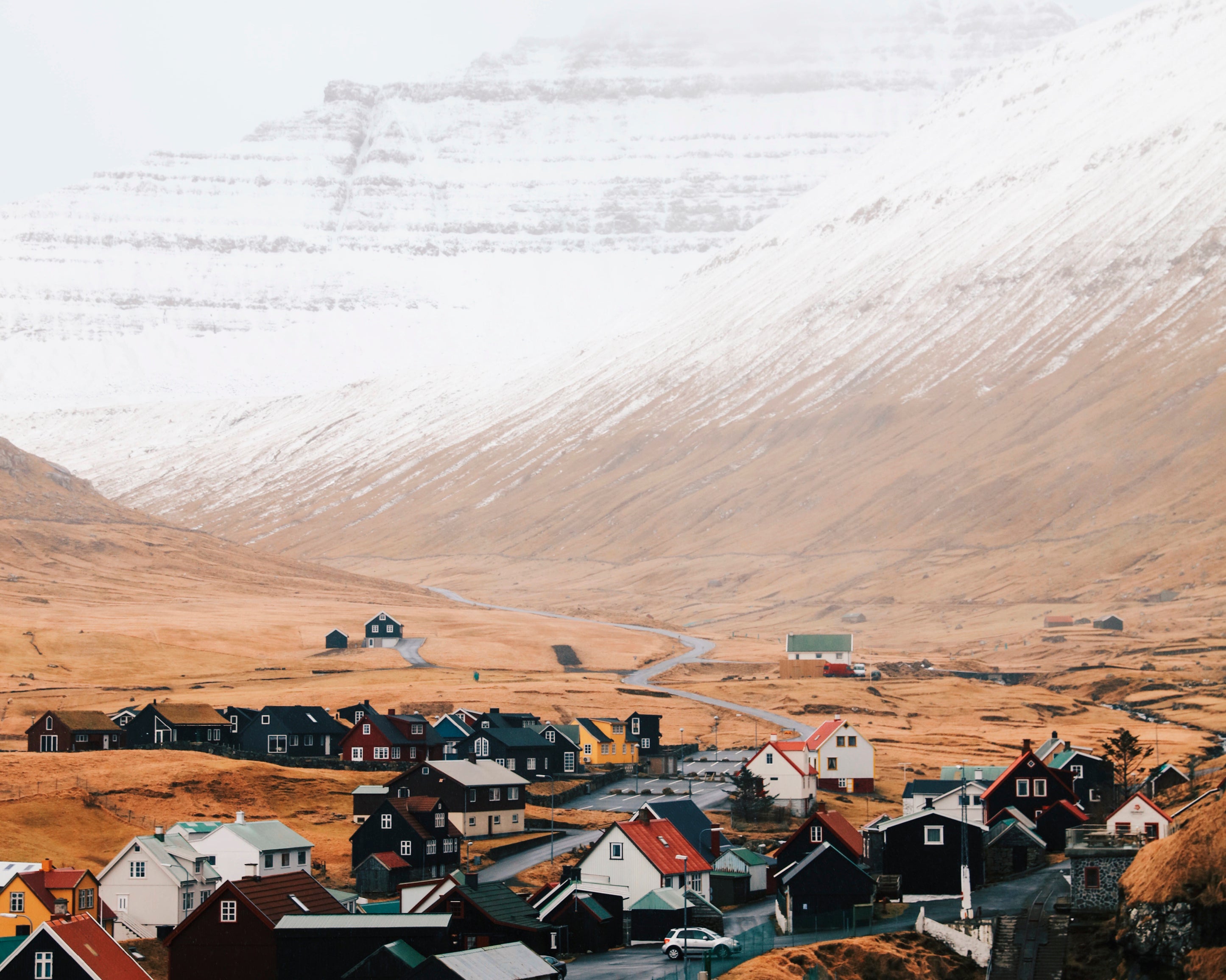 Aworldapart-100x150cm.jpg