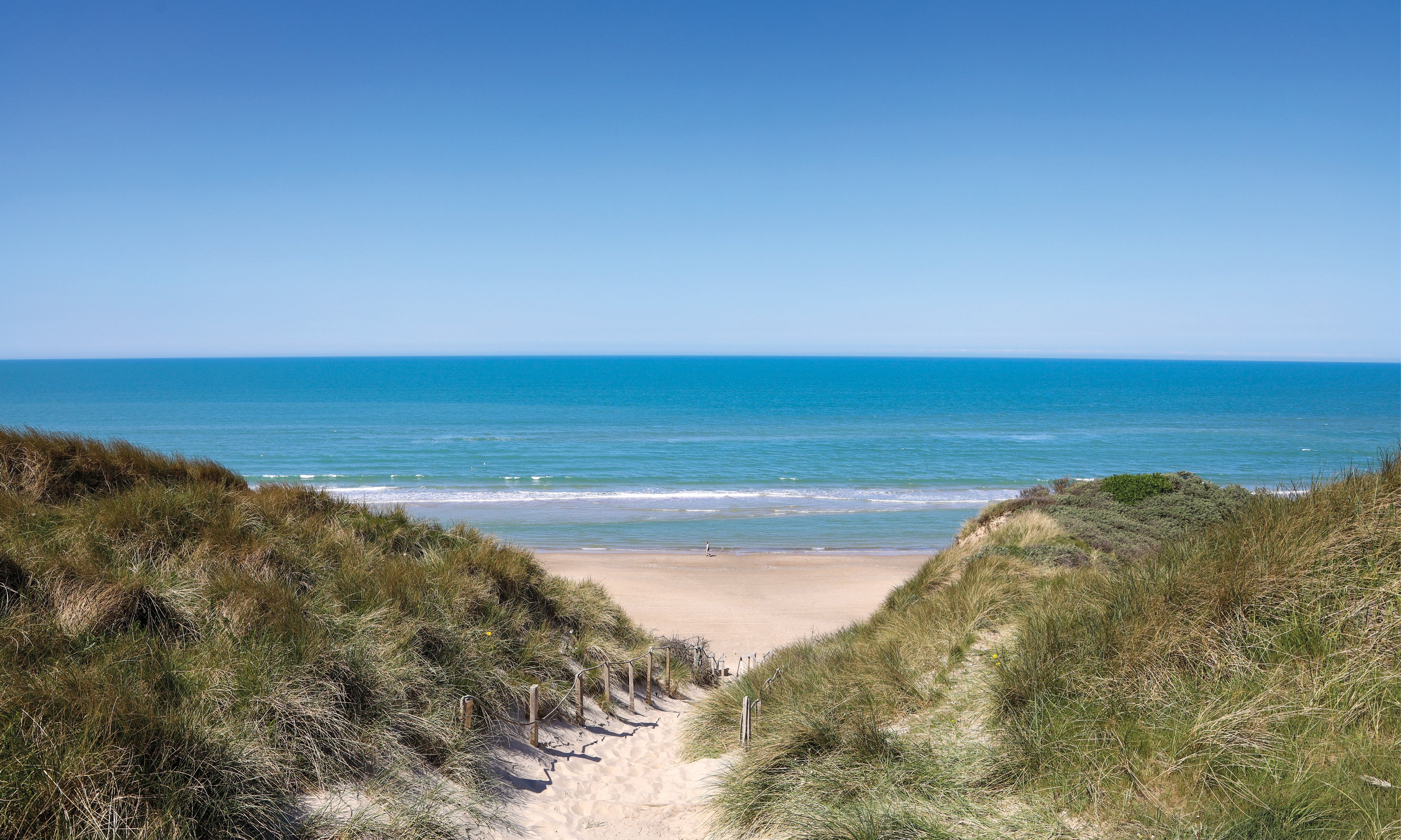Beyondthedunes-150x100cm.jpg