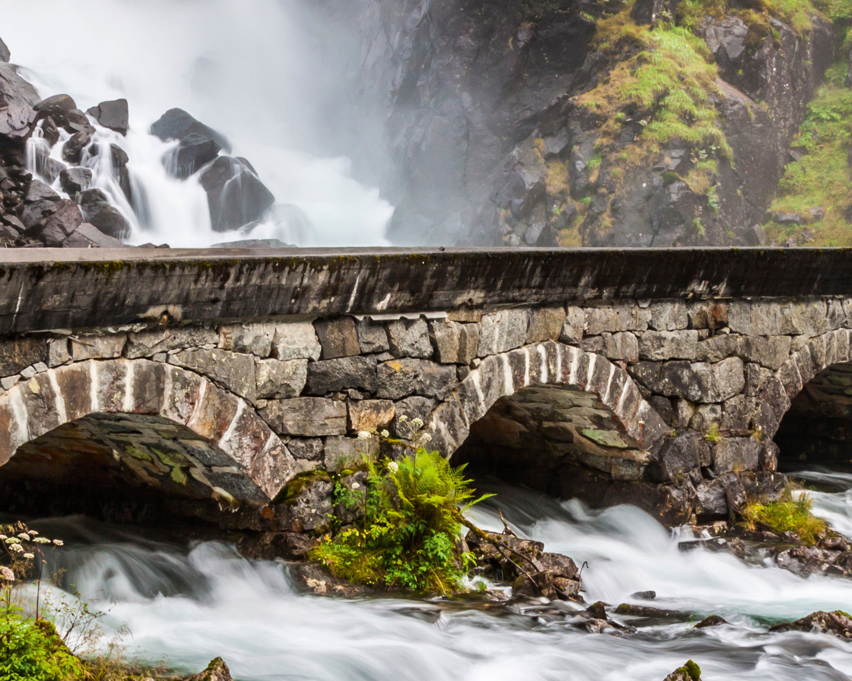 Bridgemist-100x150cm.jpg