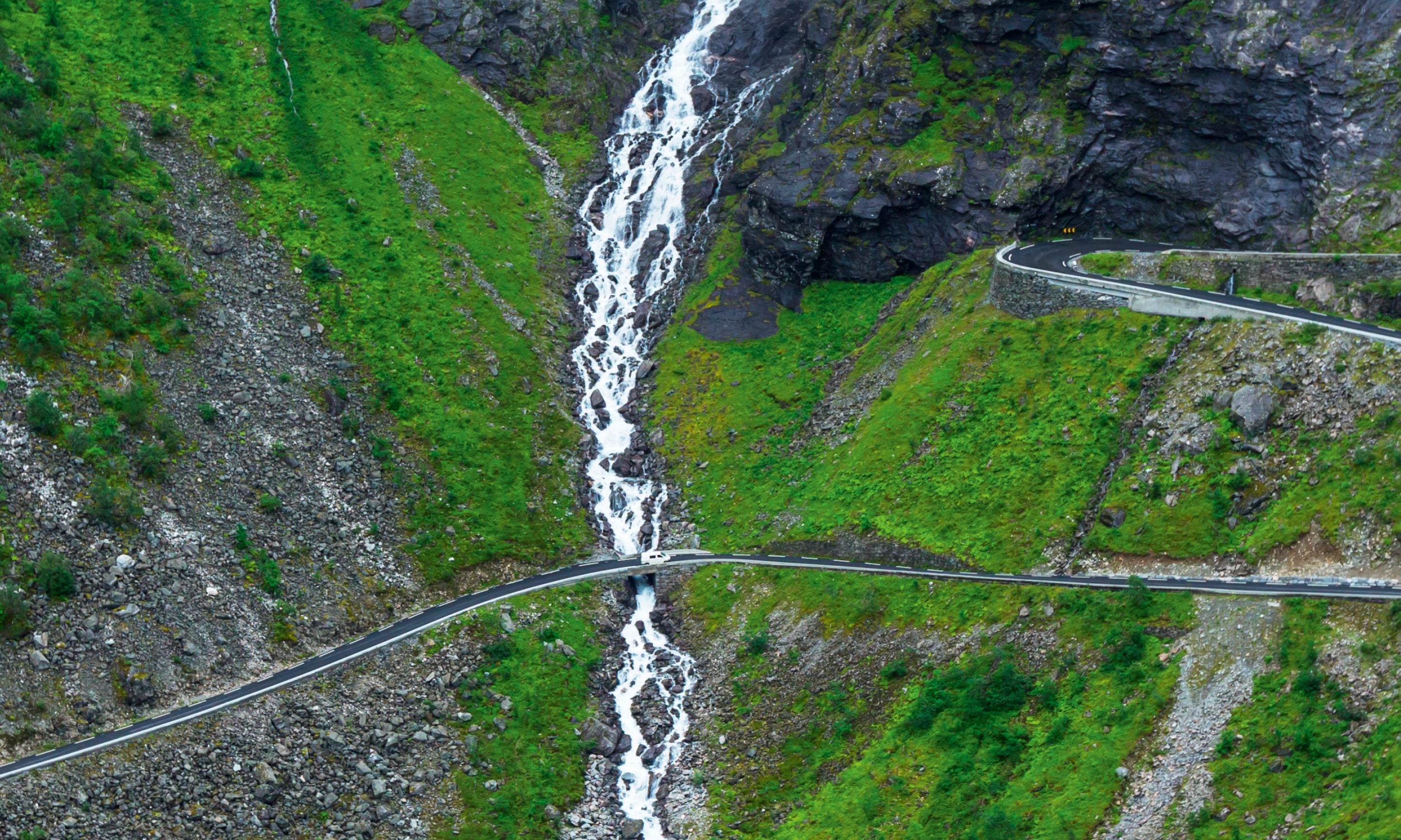 Canyoncurves-100x150cm.jpg