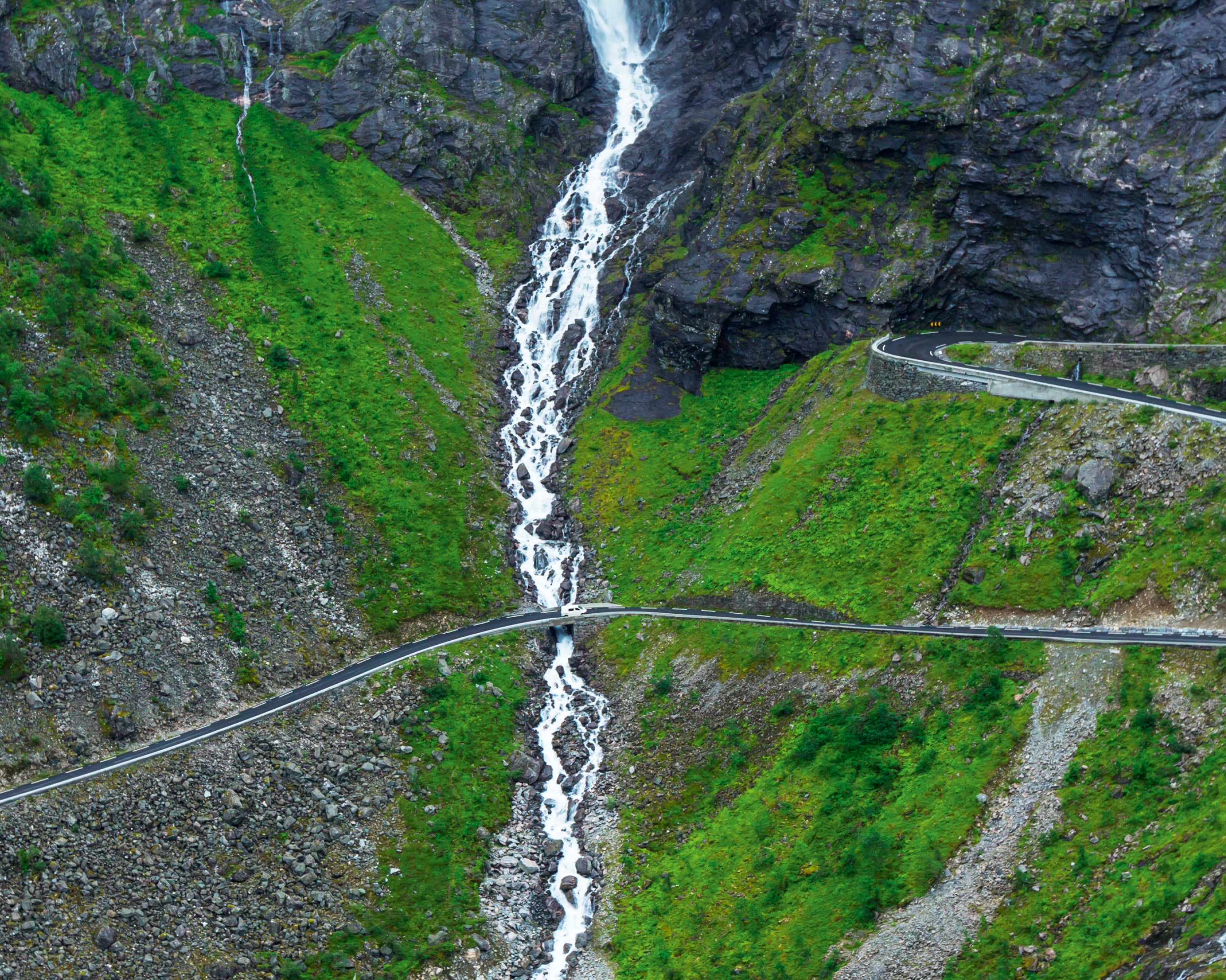 Canyoncurves-100x150cm.jpg