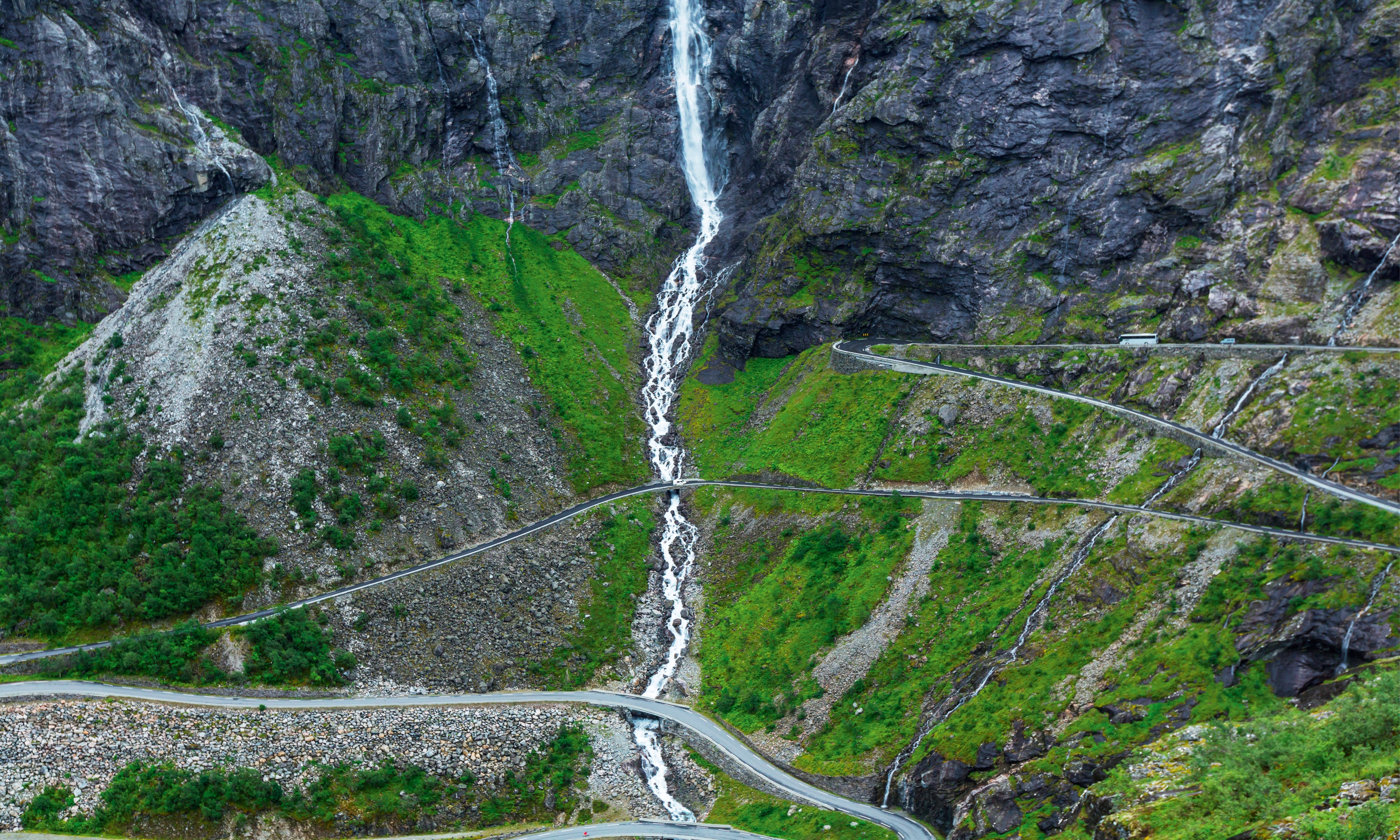 Canyoncurves-150x100cm.jpg