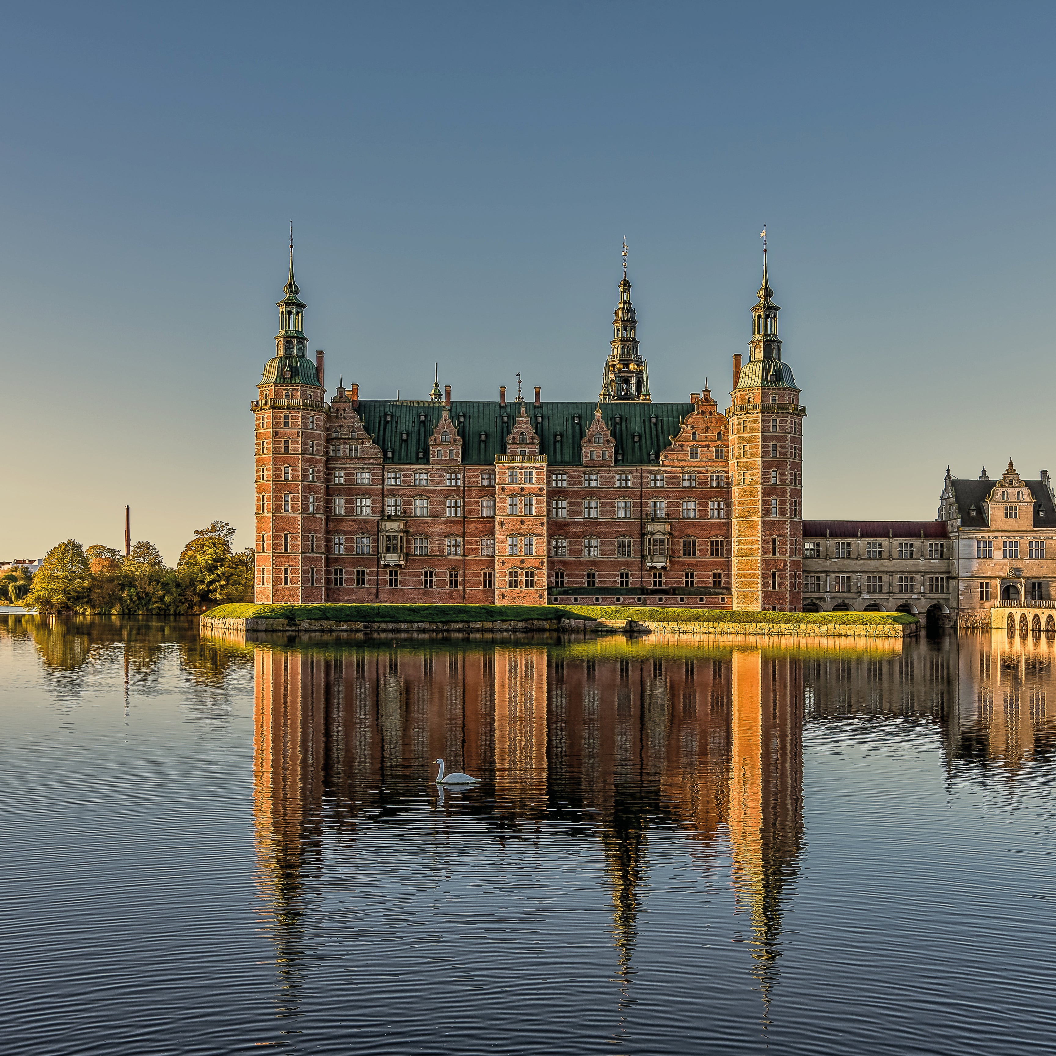Castle mirror