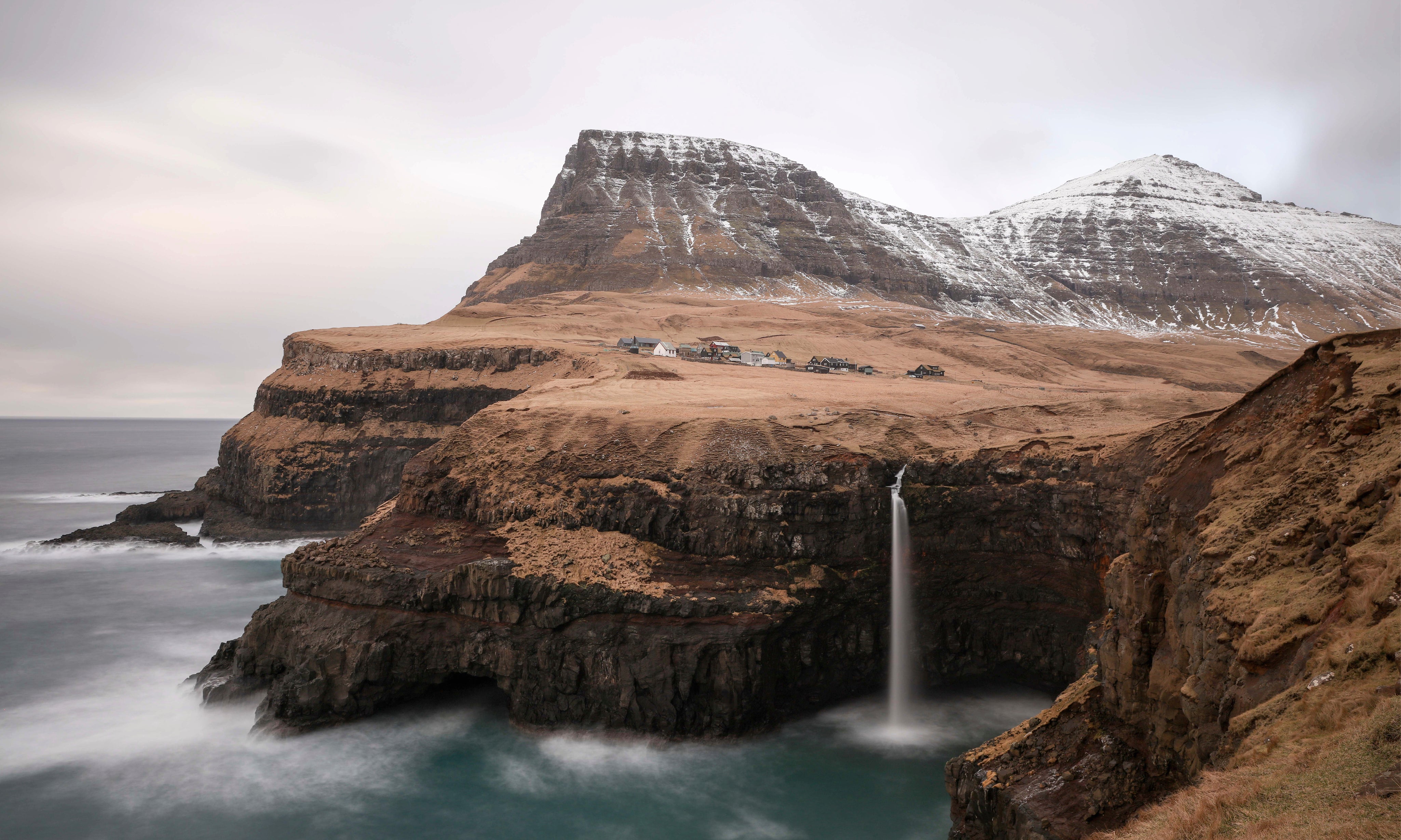 Clifffall-150x100cm.jpg