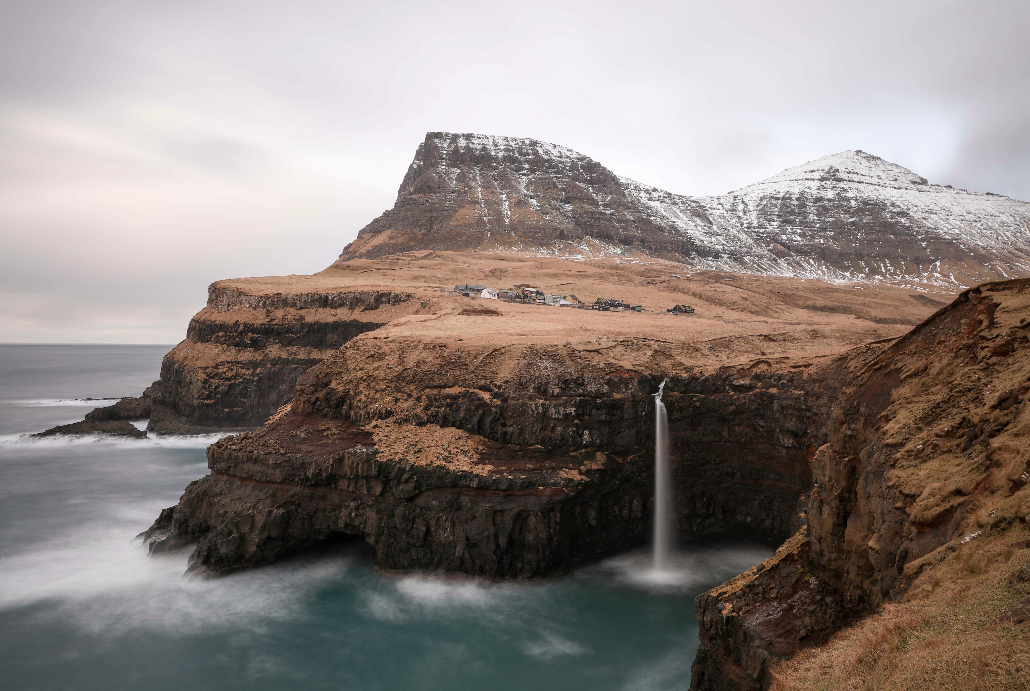 Clifffall-150x100cm.jpg