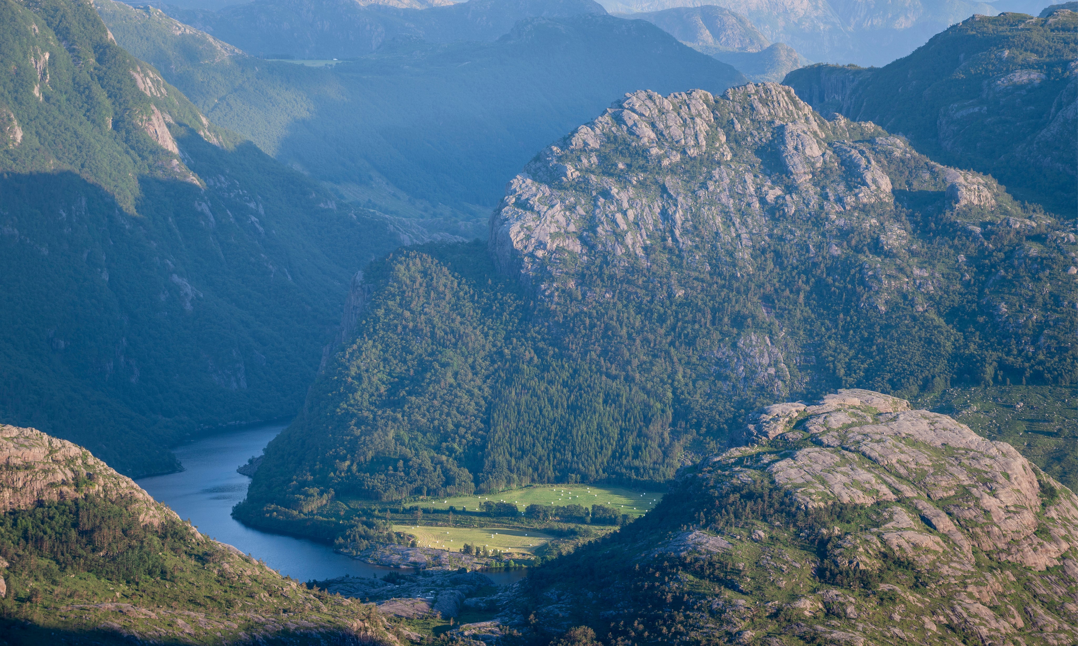 Curveoftheriver-150x100cm.jpg
