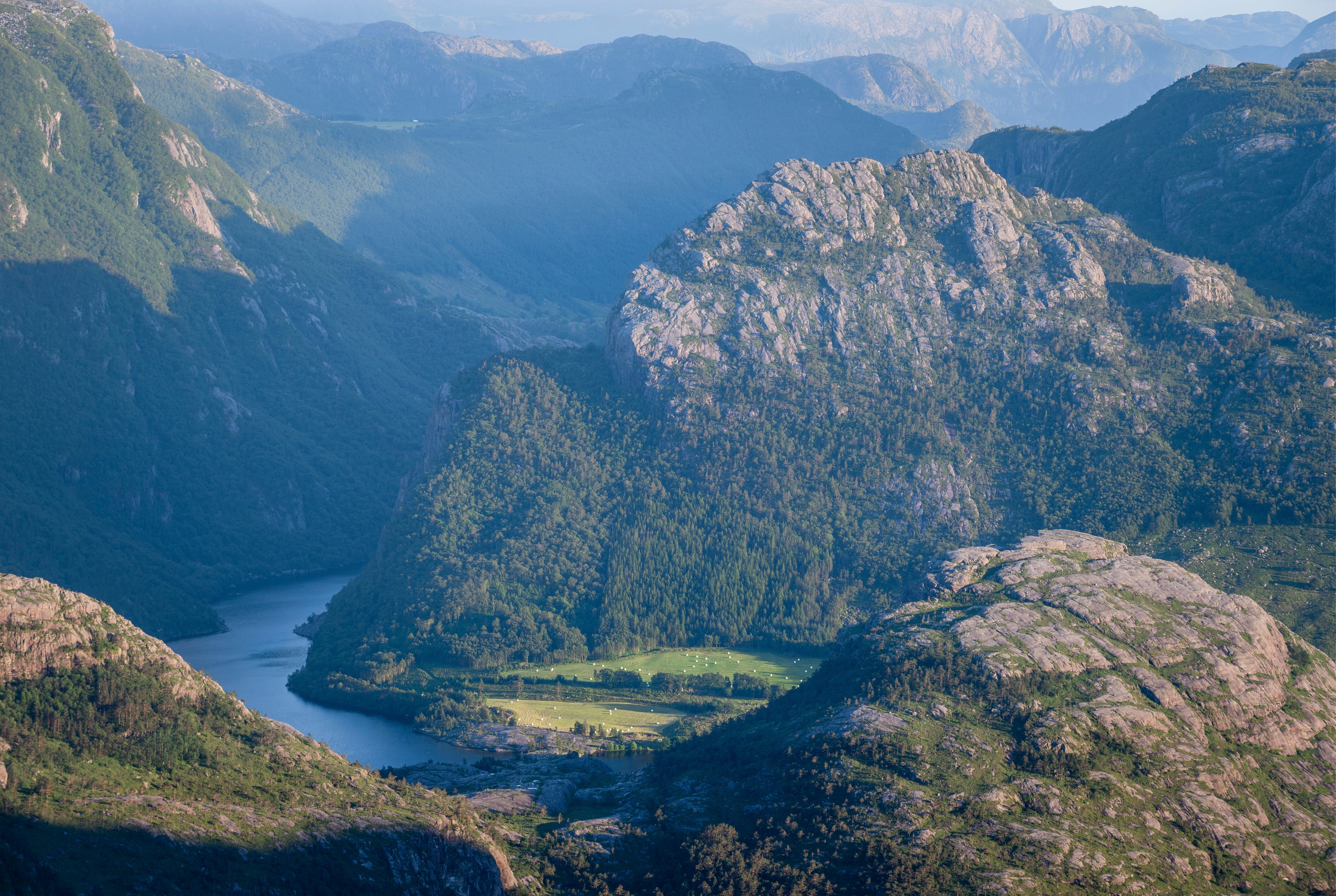 Curveoftheriver-150x100cm.jpg