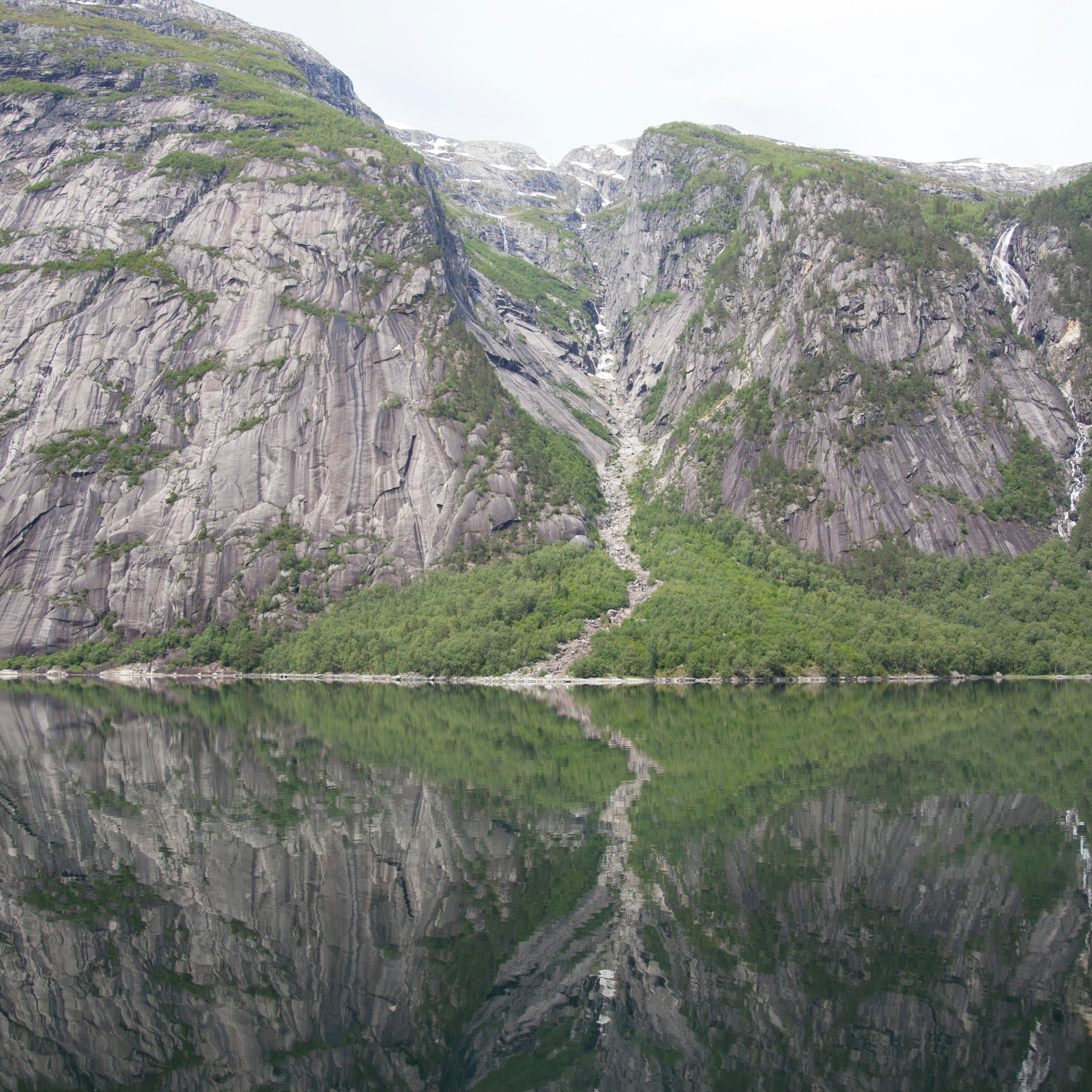 Fjord hush
