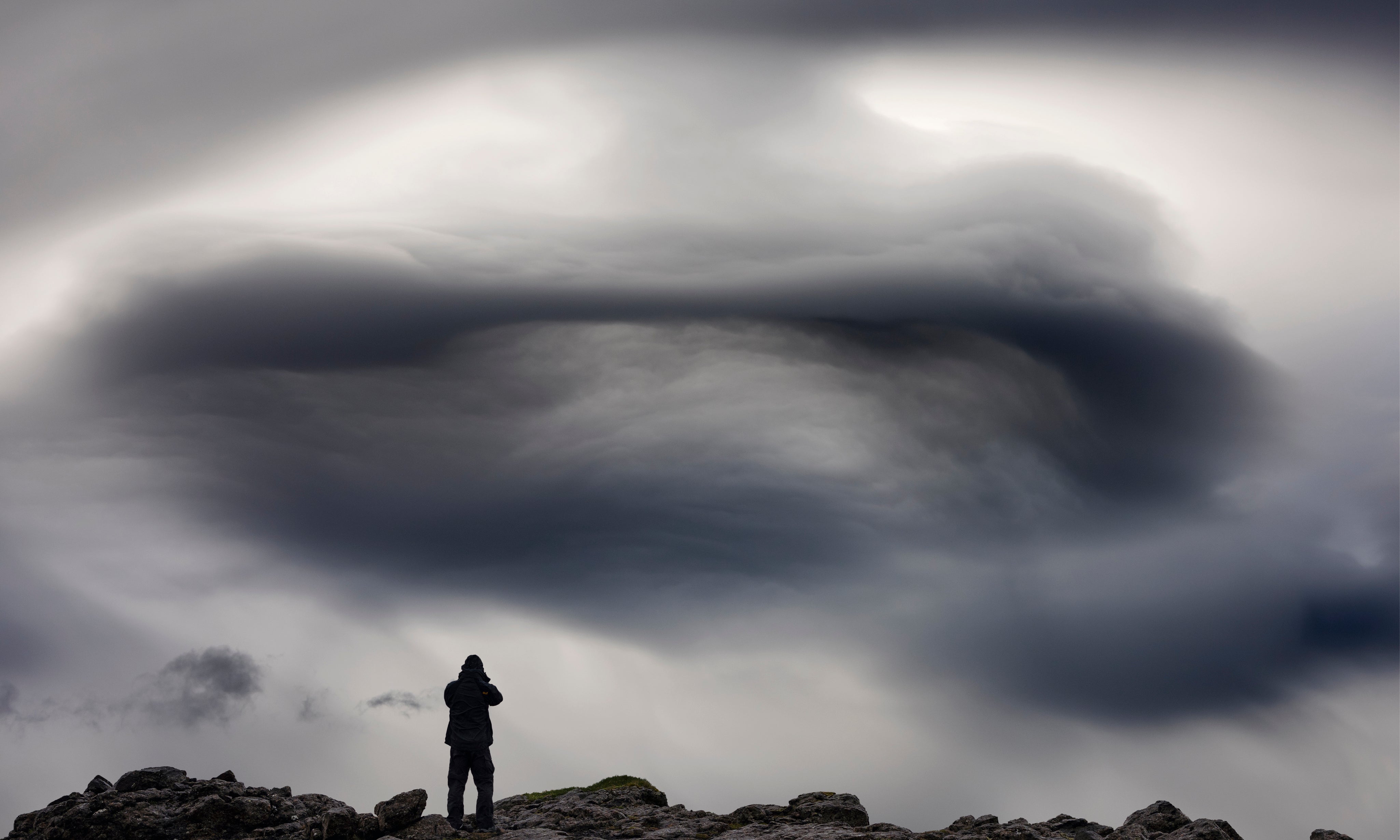 Gravityclouds-150x100cm.jpg