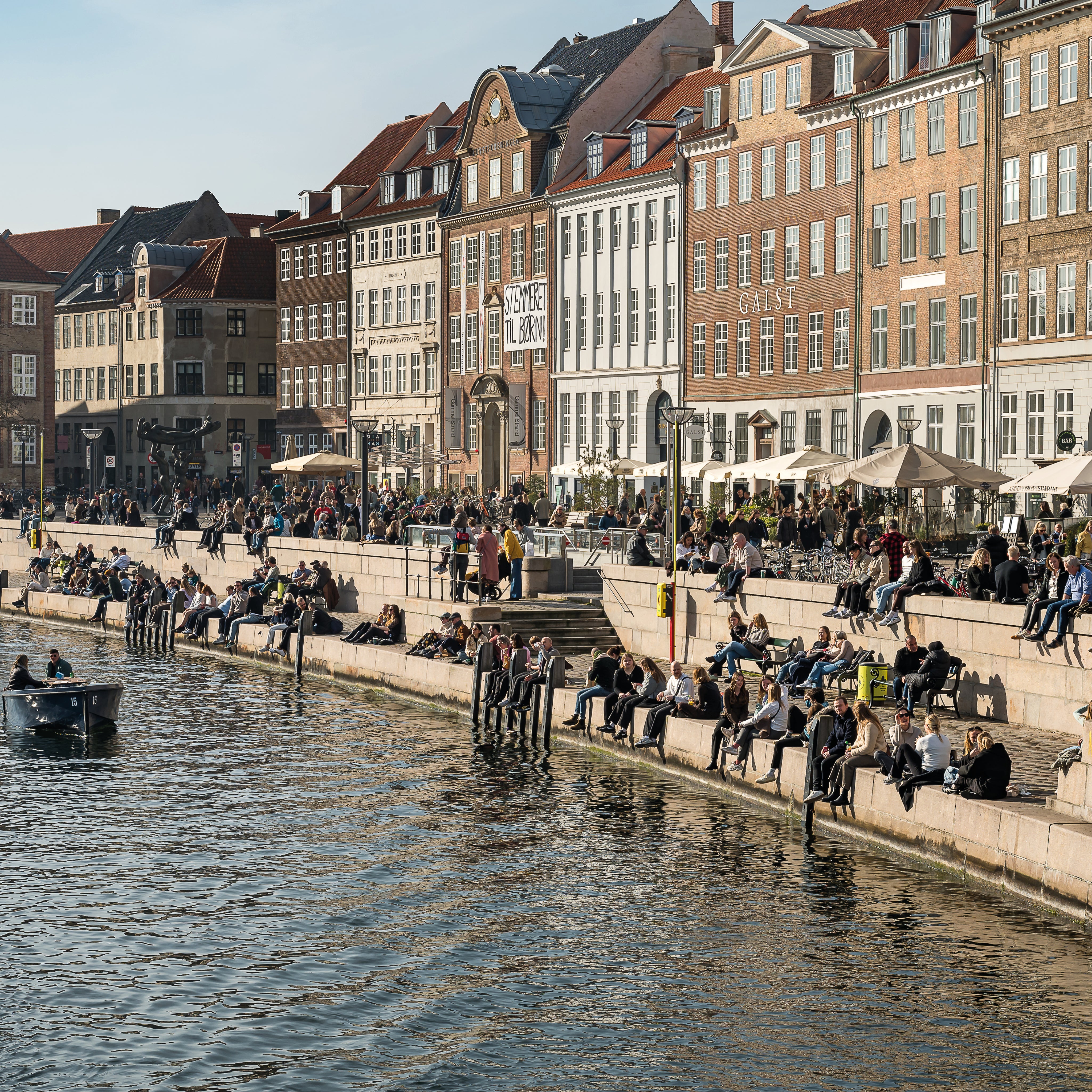 Harbour hangout