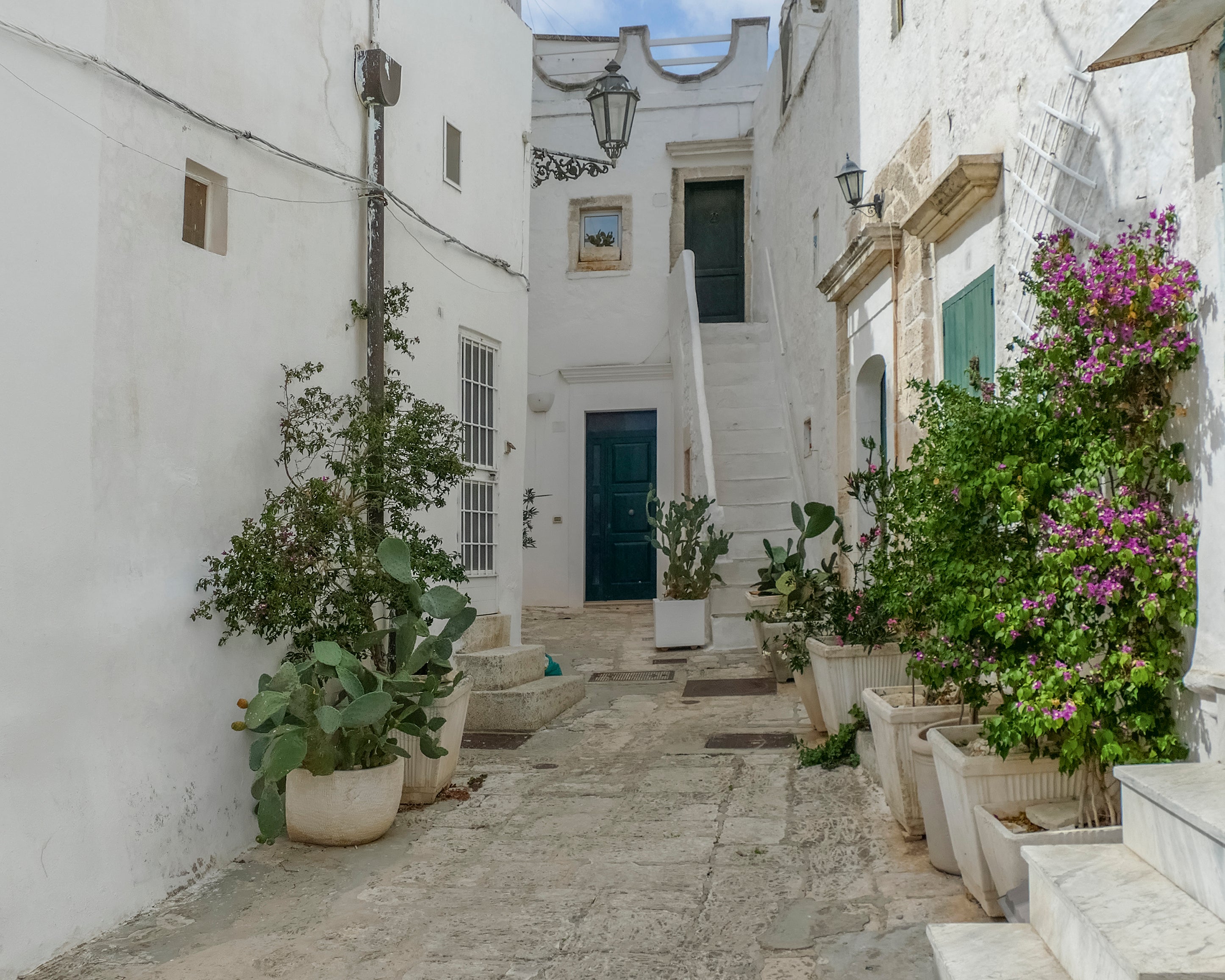 Hiddenalley-100x150cm.jpg