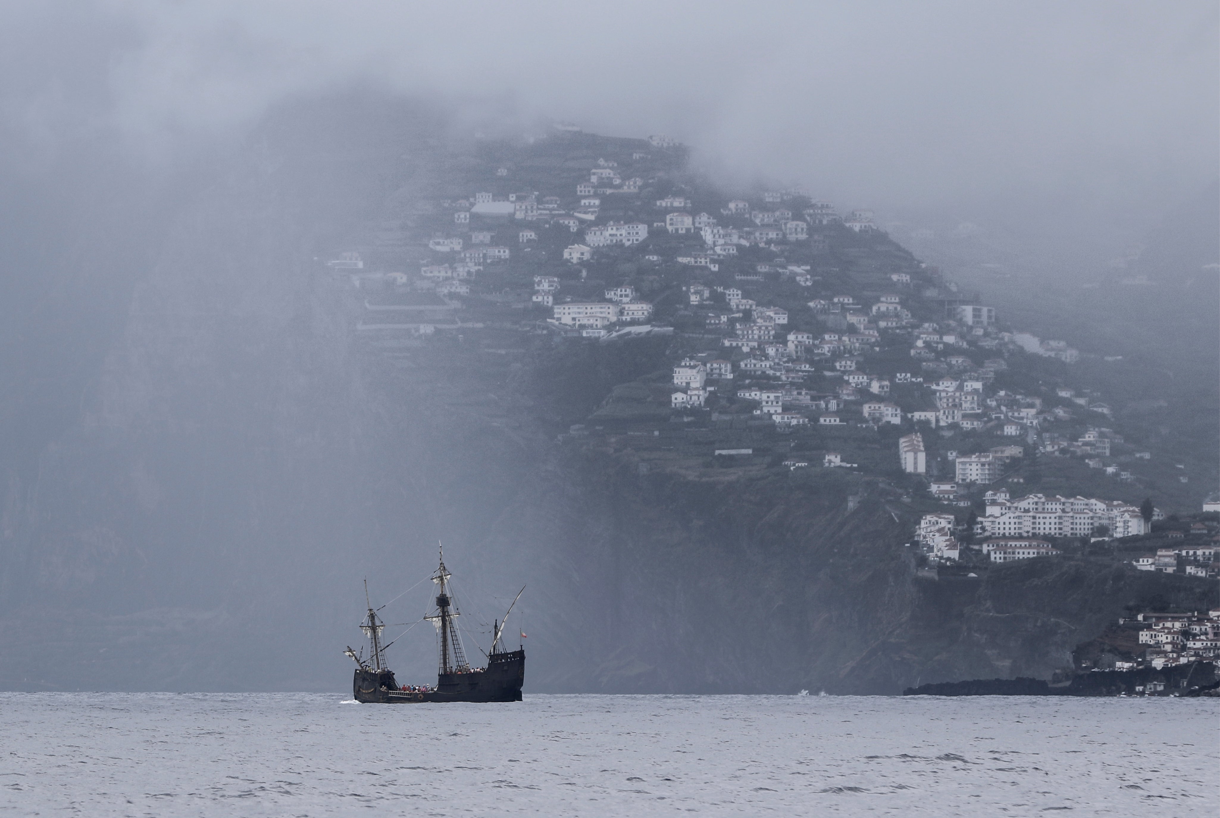 Mist and mast