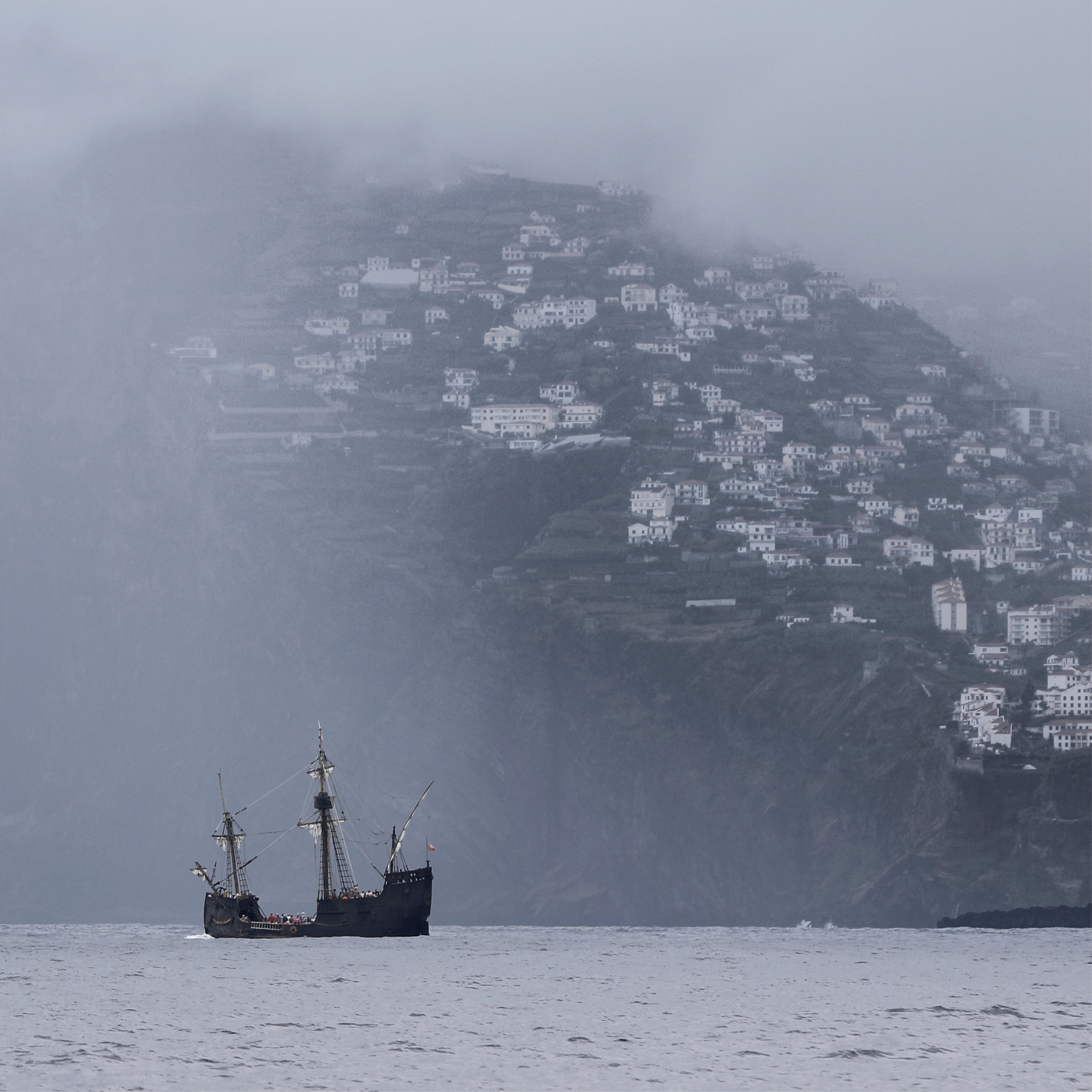 Mist and mast