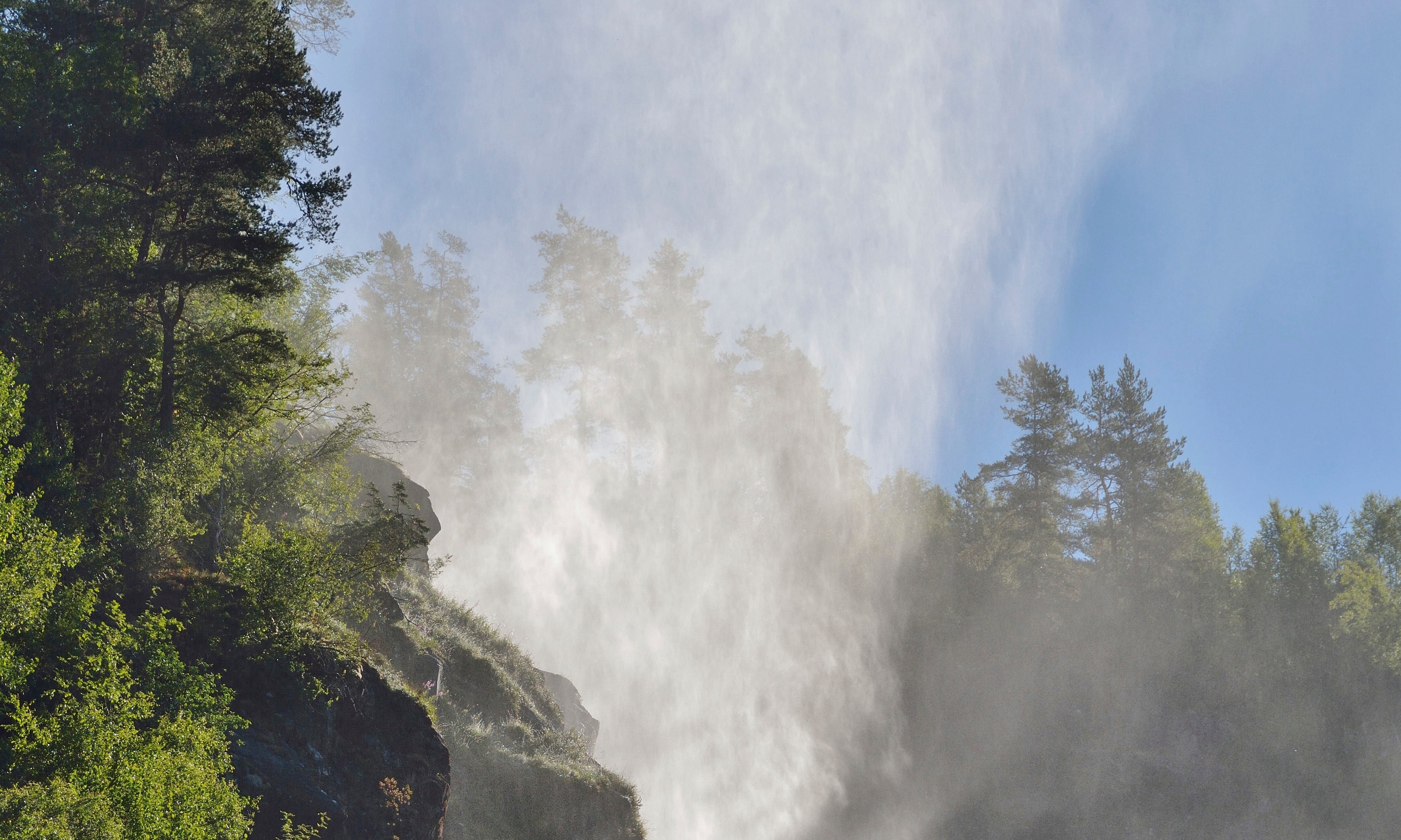 Mistoverthewaterfall-100x150cm.jpg