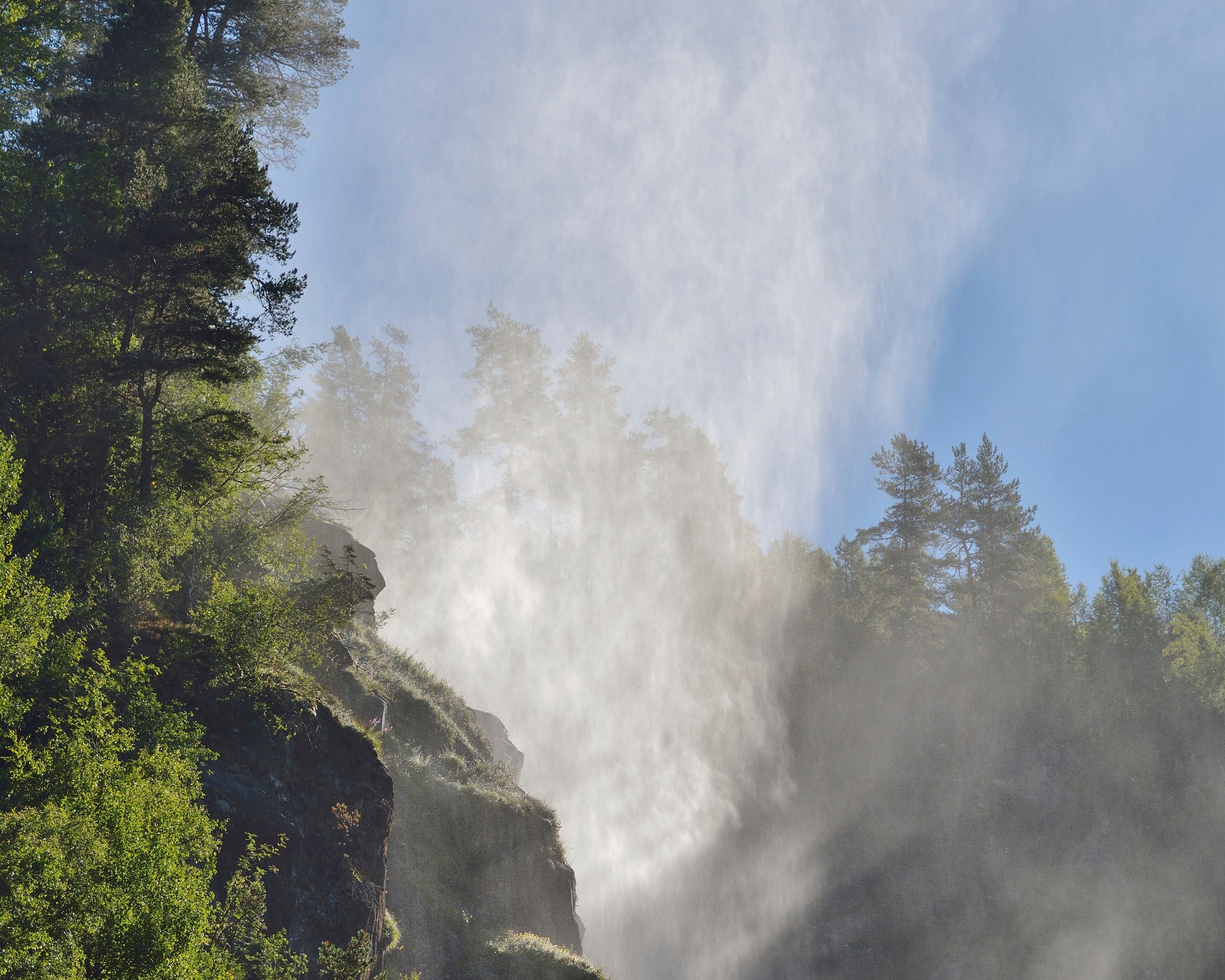 Mistoverthewaterfall-80x120cm.jpg