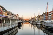 Nyhavn reflections