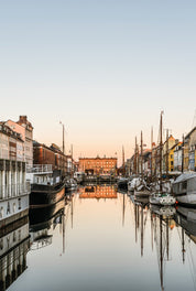 Nyhavn reflections