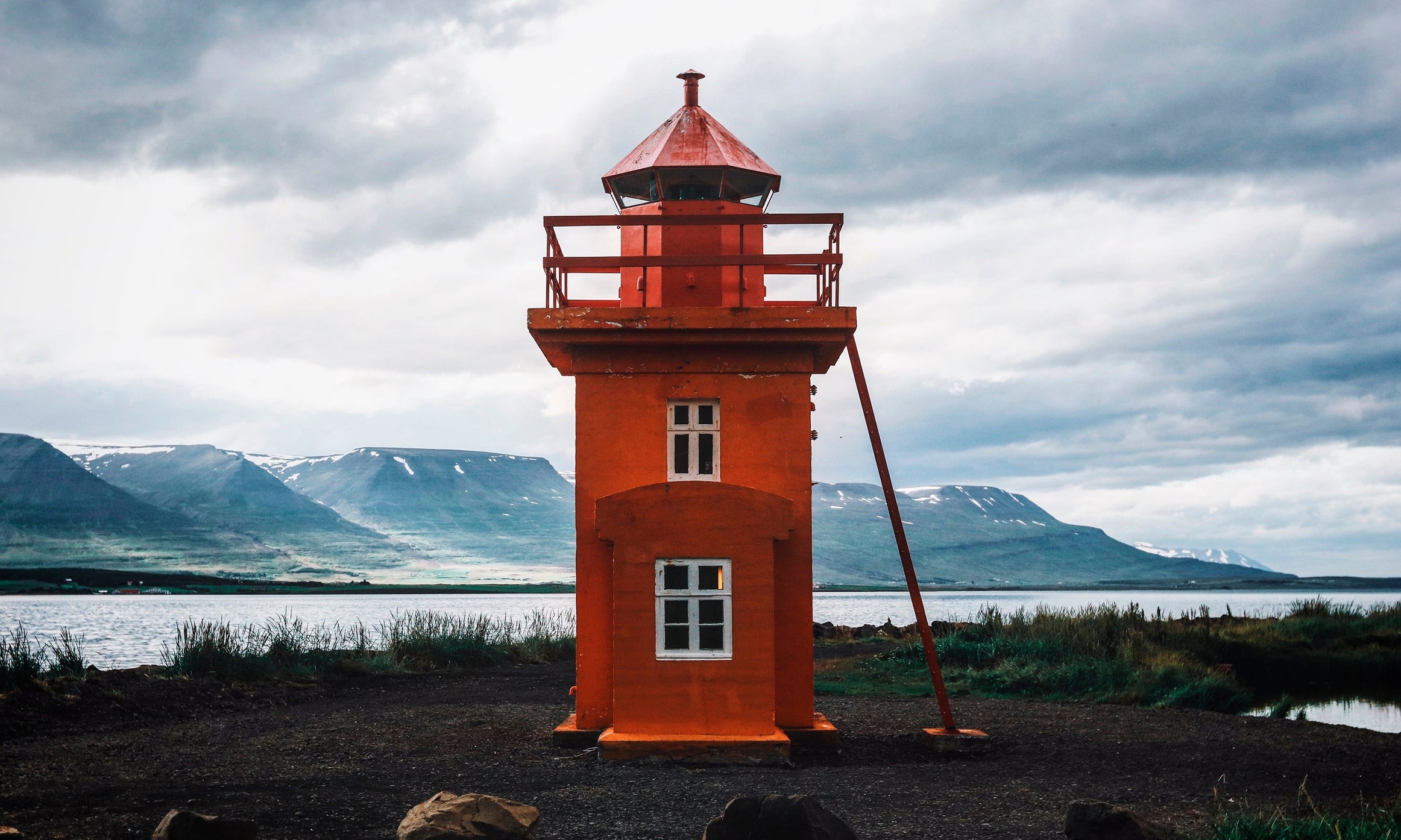 Orangeoutpost-80x80cm.jpg