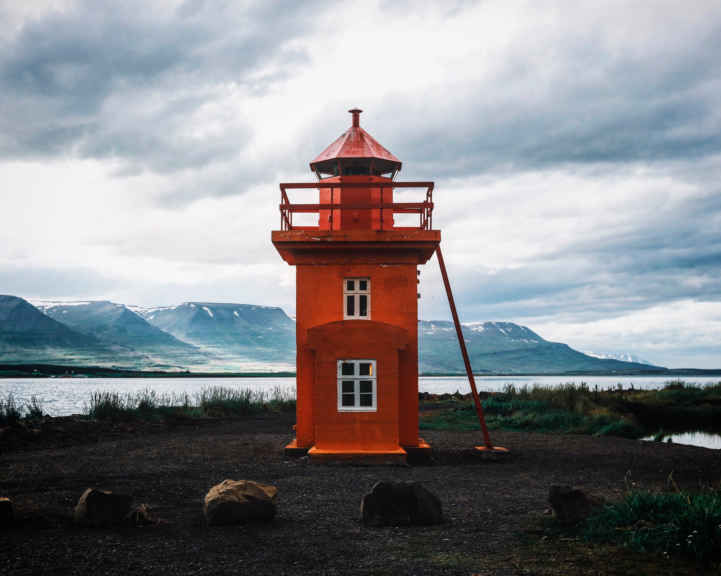 Orangeoutpost-80x80cm.jpg