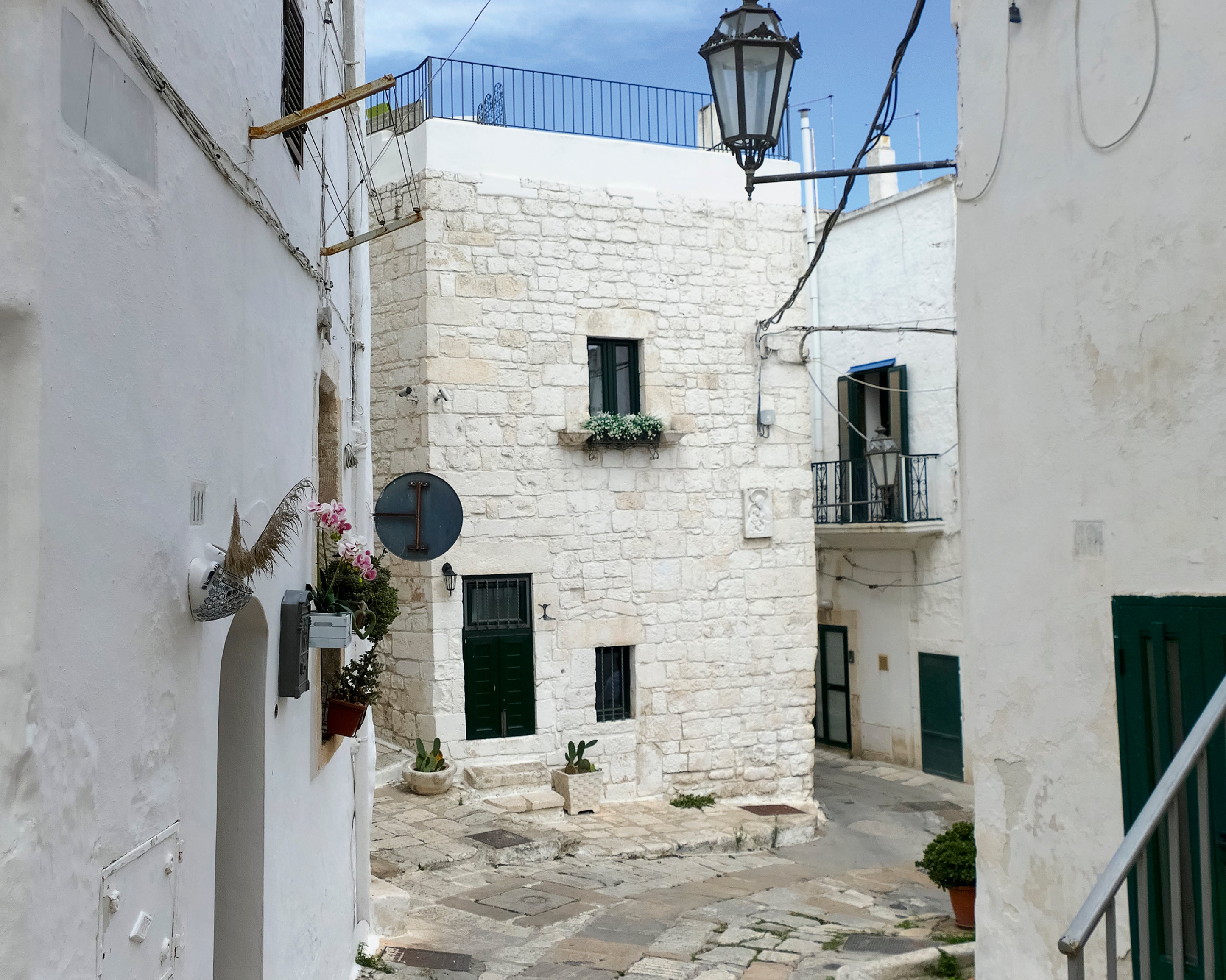 Quietcourtyard-100x150cm.jpg