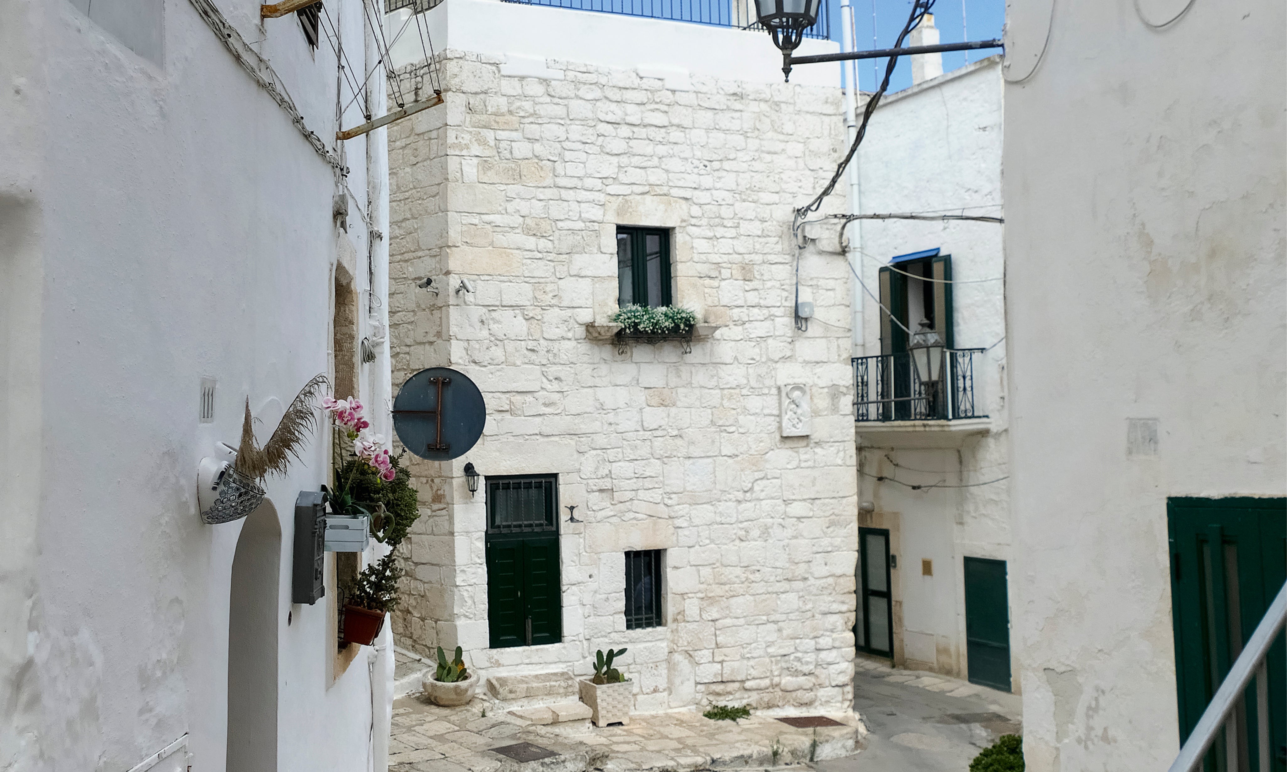 Quietcourtyard-150x100cm.jpg