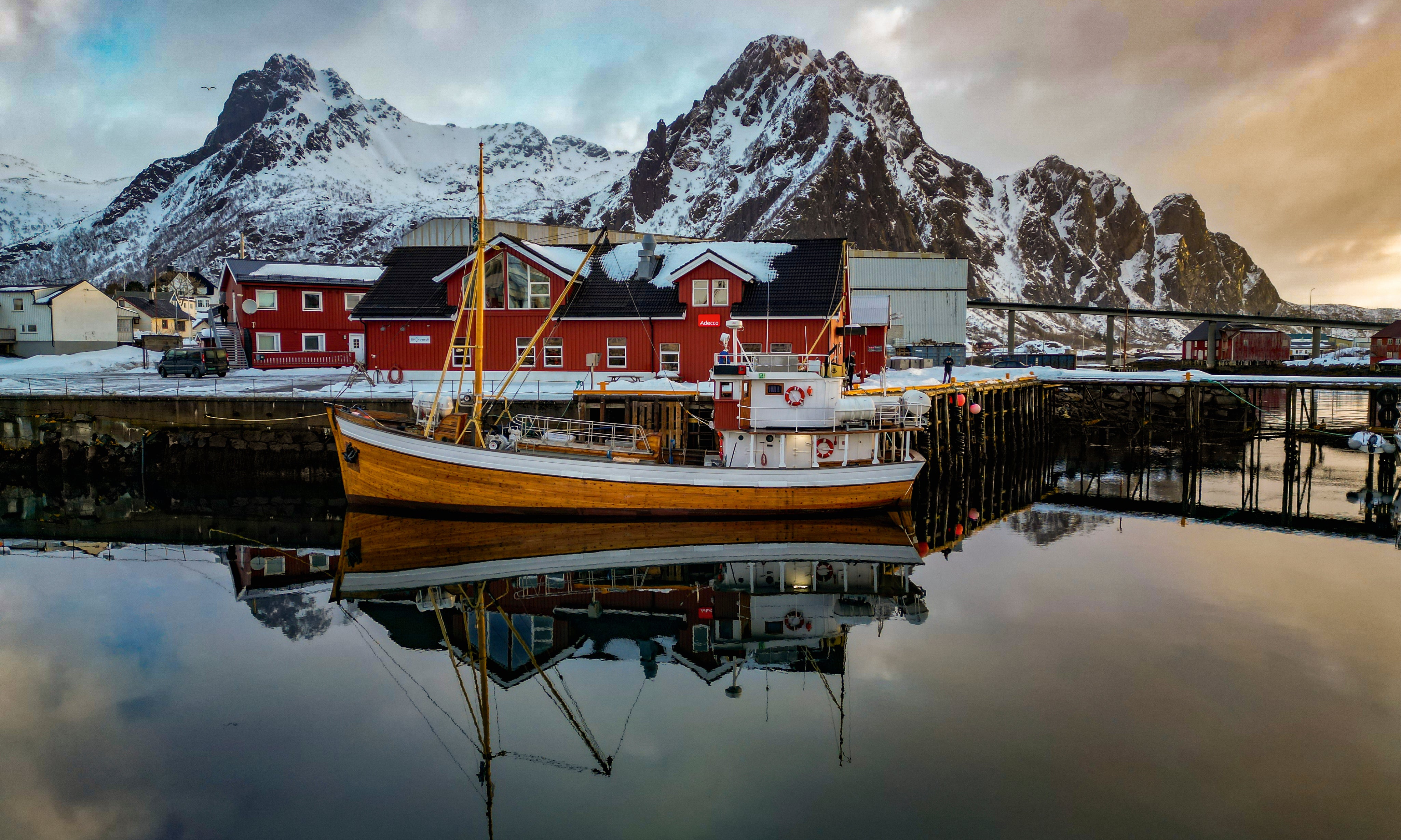 Reflectionsofthelofotencoast-150x100cm.jpg