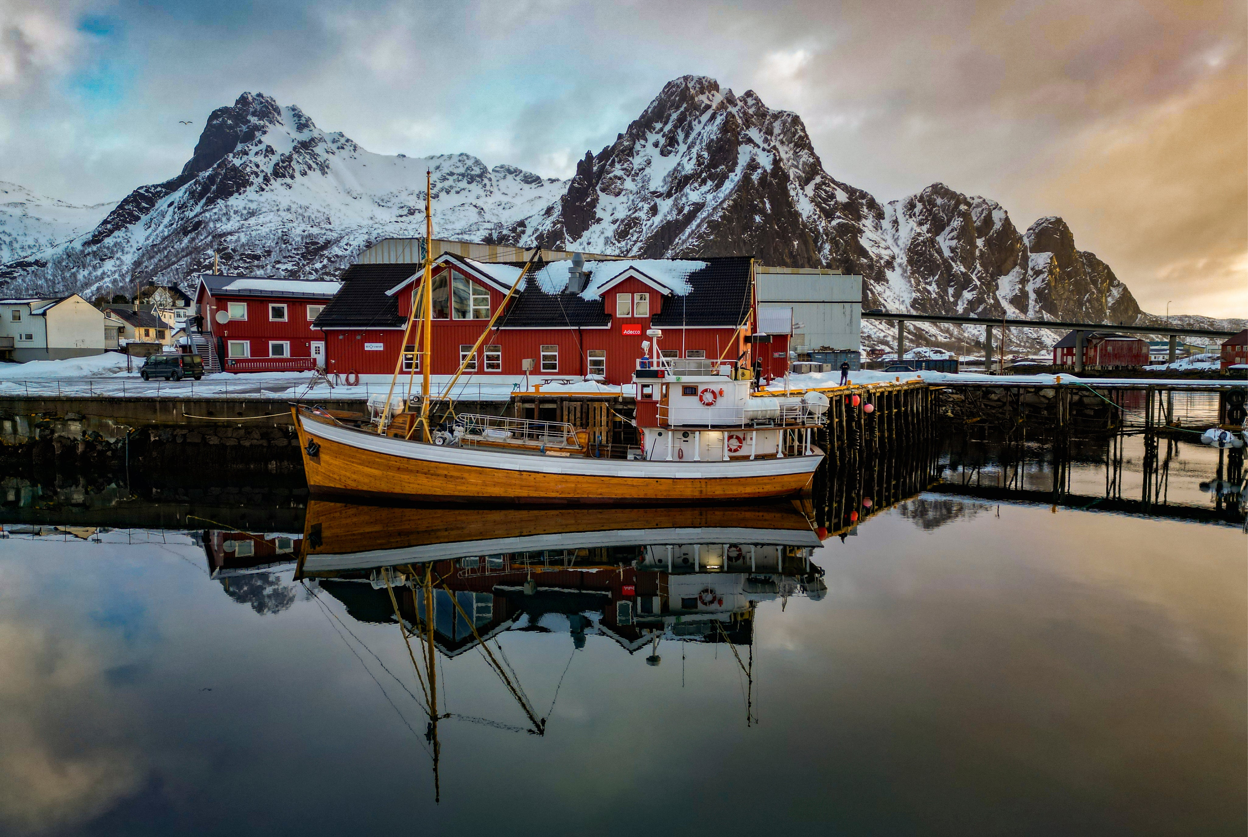 Reflectionsofthelofotencoast-150x100cm.jpg