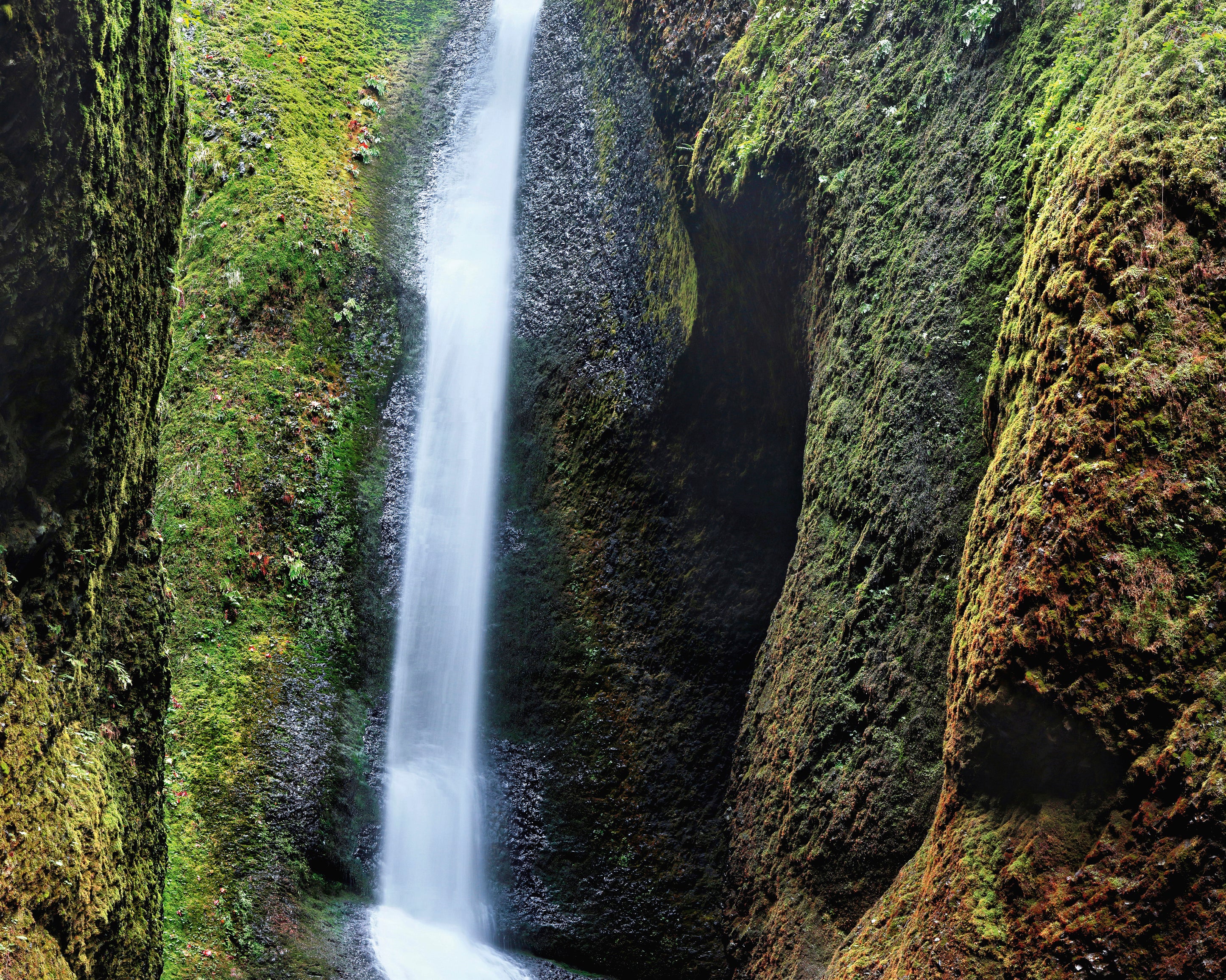Secretfalls-100x160cm.jpg