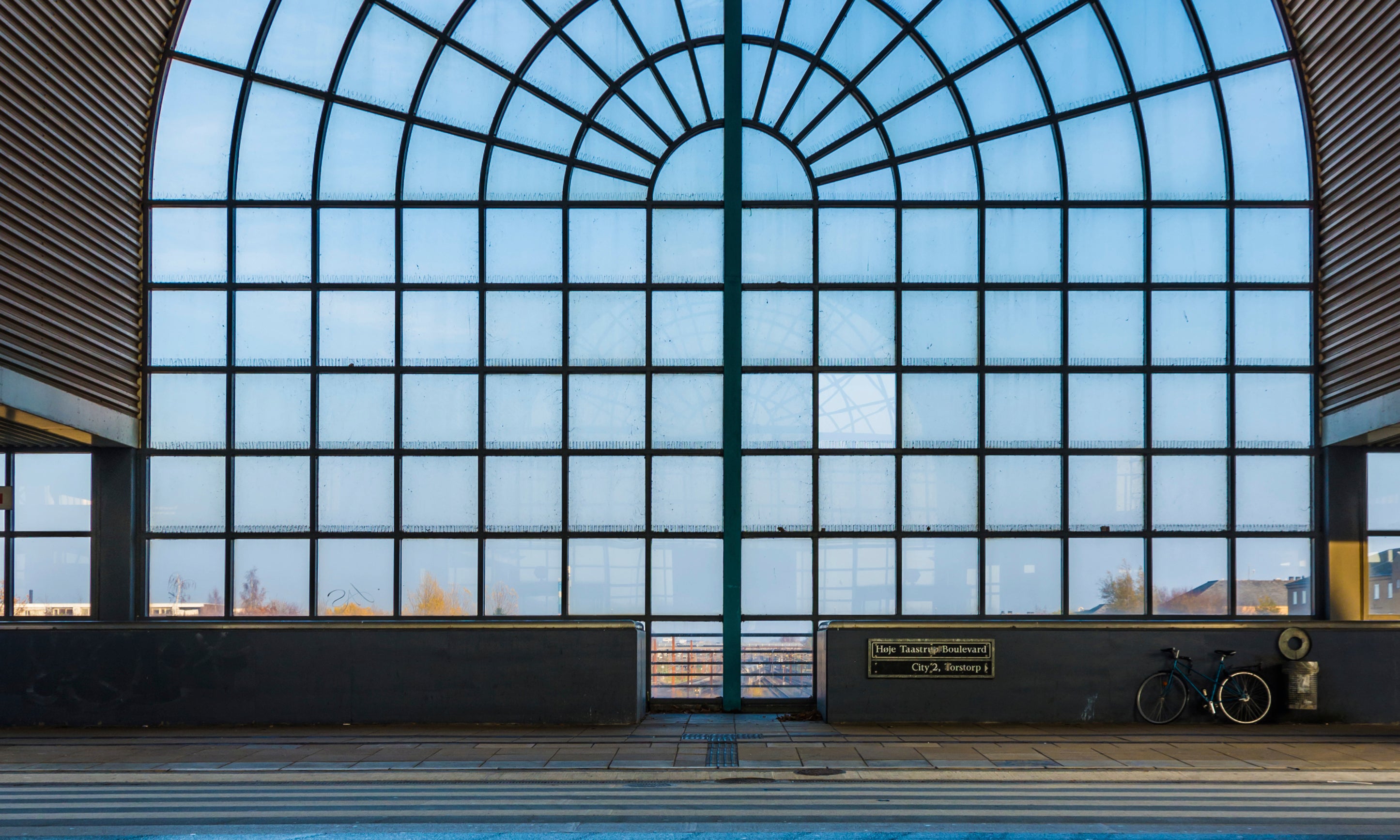 Silentsymmetry-100x160cm.jpg