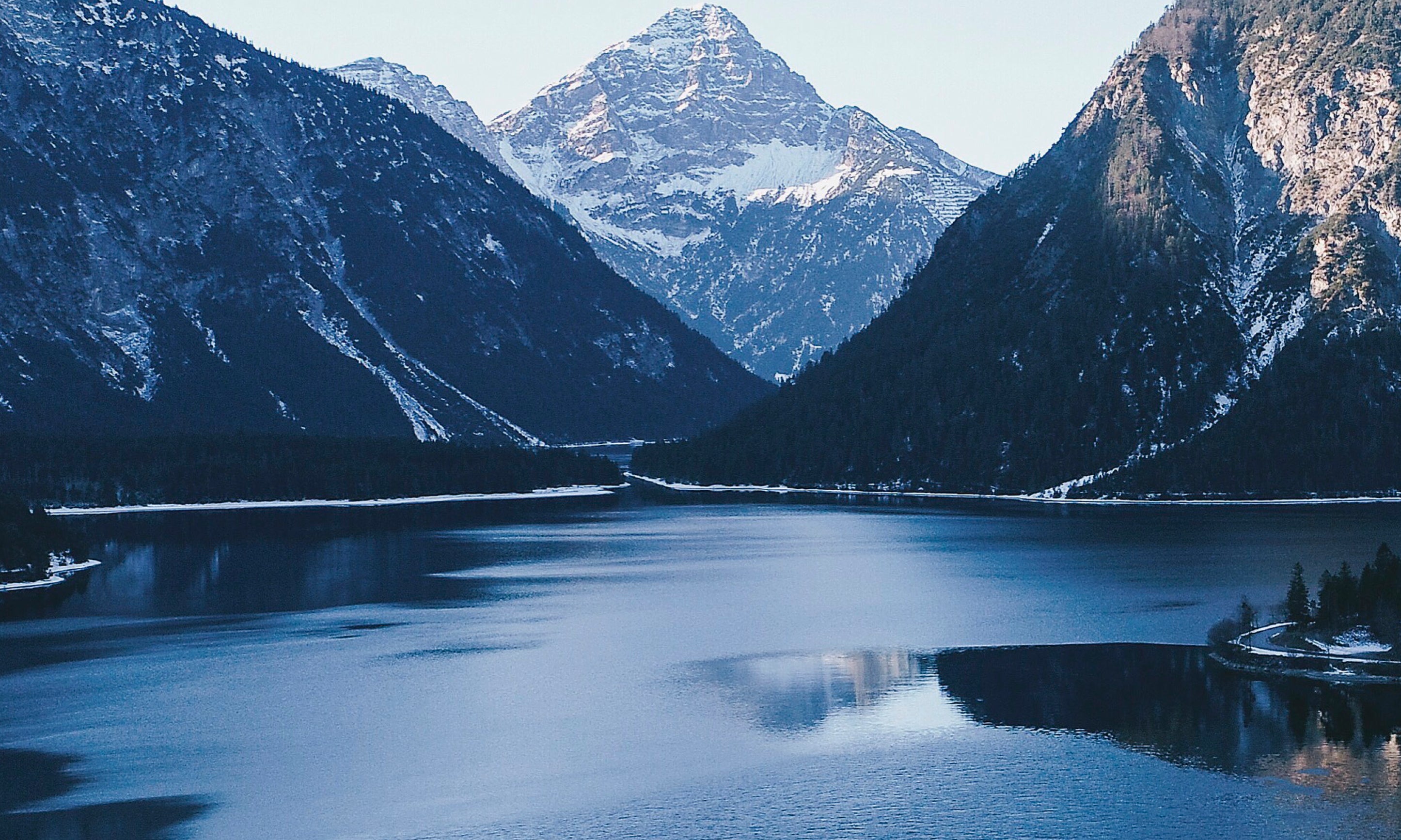 Stillnessbetweenpeaks-100x150cm.jpg