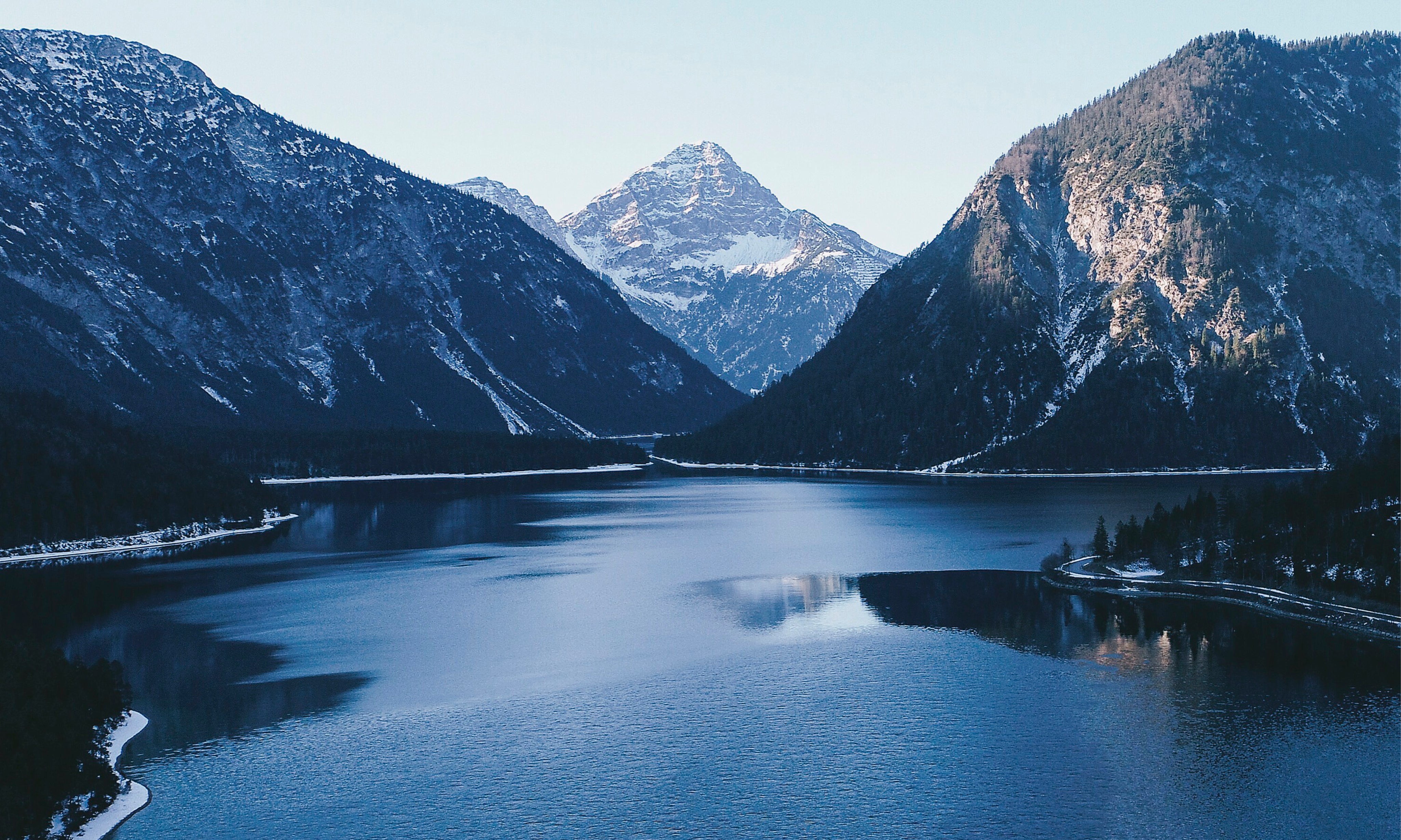 Stillnessbetweenpeaks-150x100cm.jpg