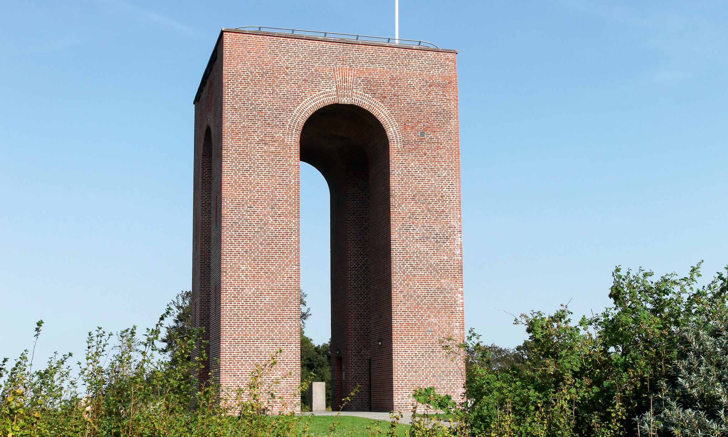 Towerlandmark-80x120cm.jpg