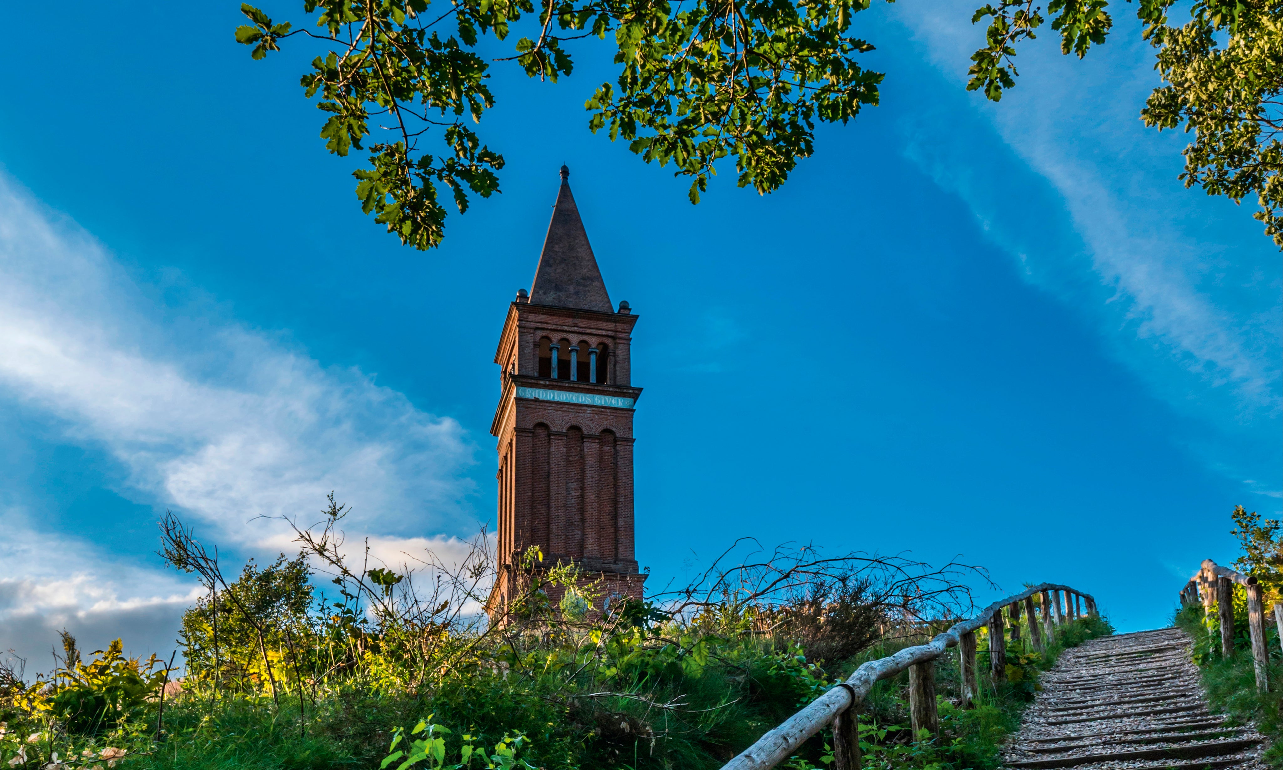 Towertrail-150x100cm.jpg