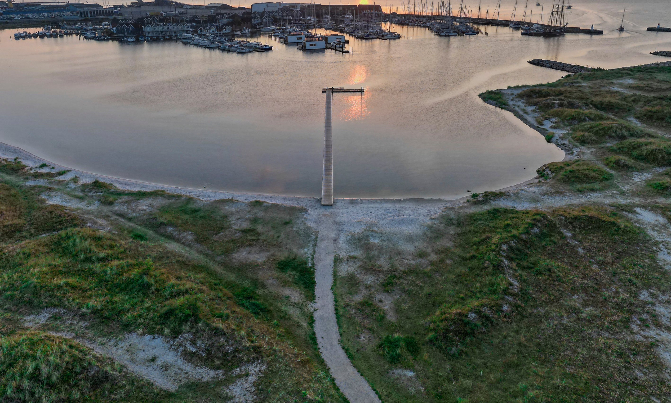 Twilightoverthedocks-100x150cm.jpg